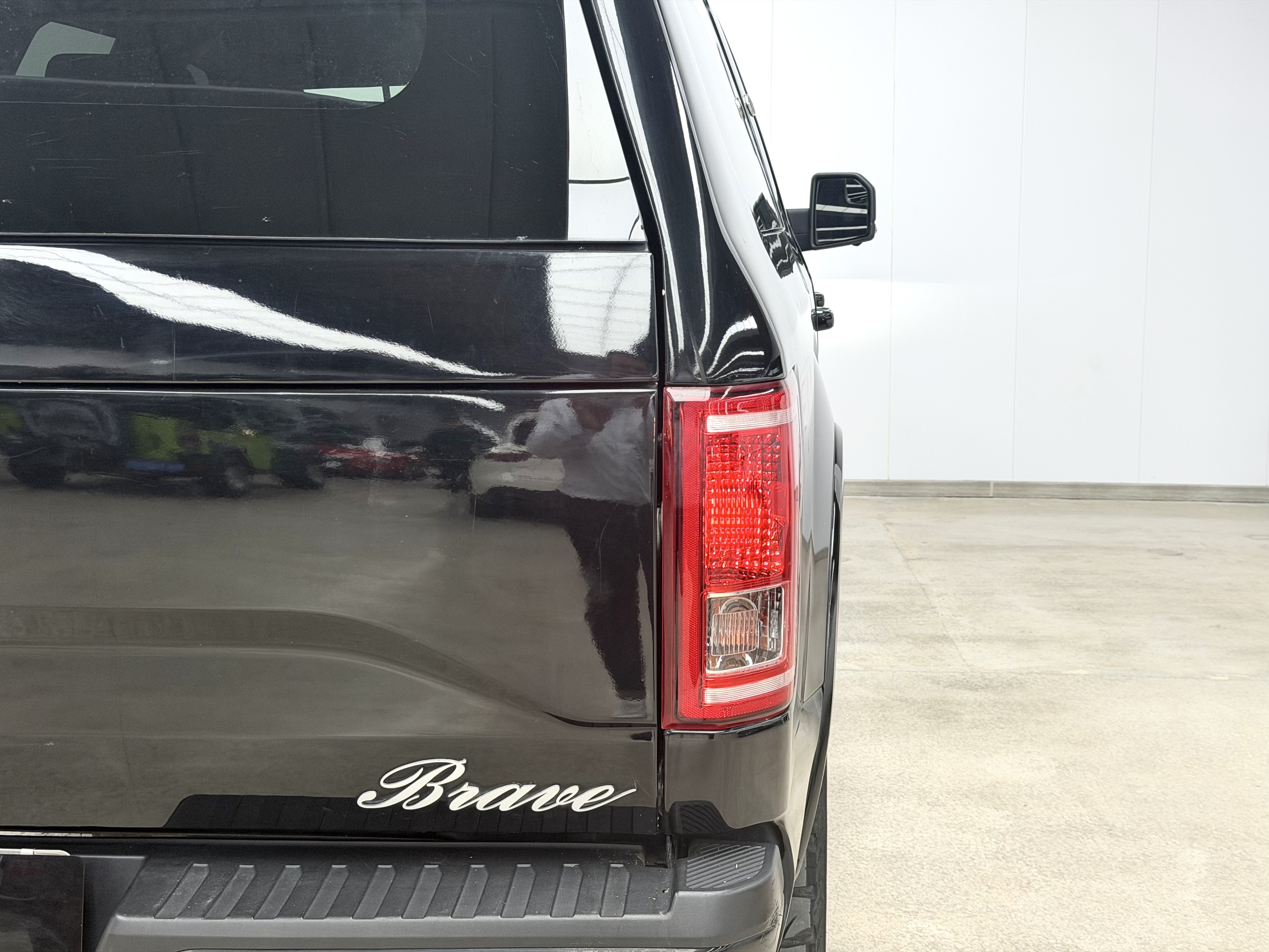 Ford F-150 Raptor 2017 car image #16