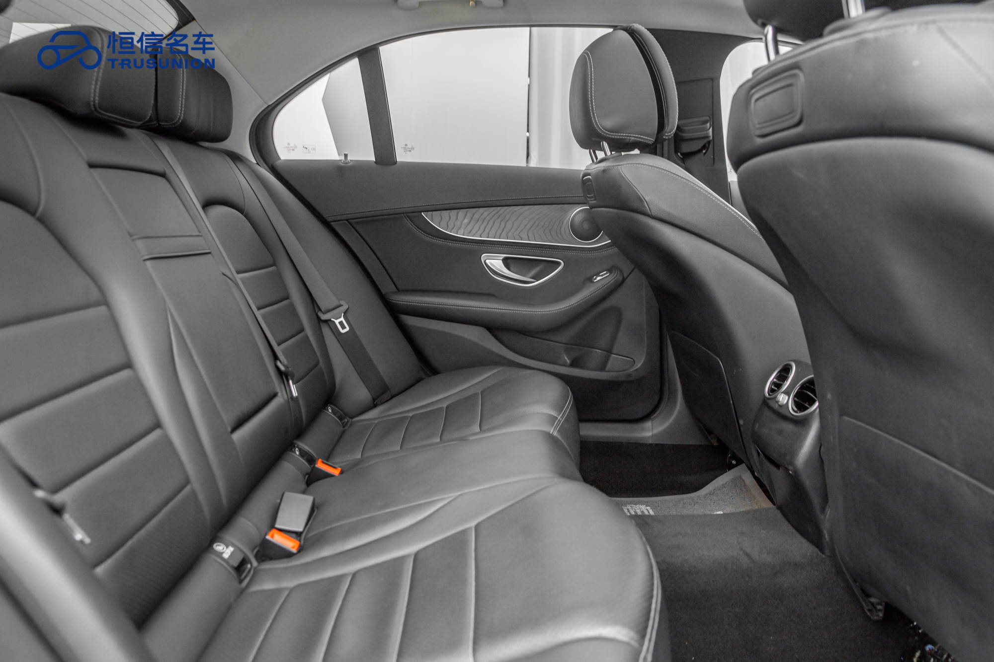 Mercedes-Benz C Class 2017 car image #16