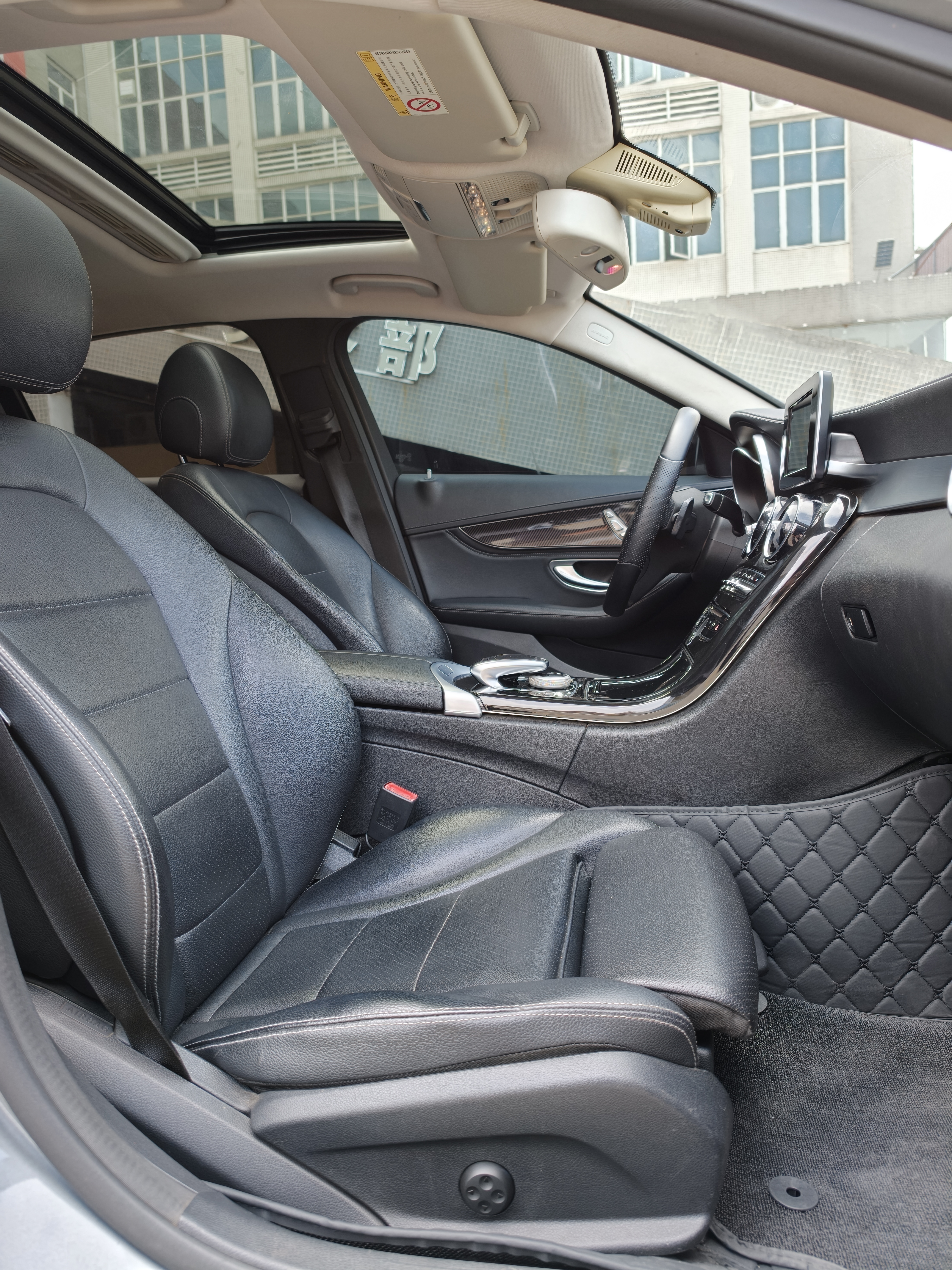 Mercedes-Benz C Class 2017 car image #16