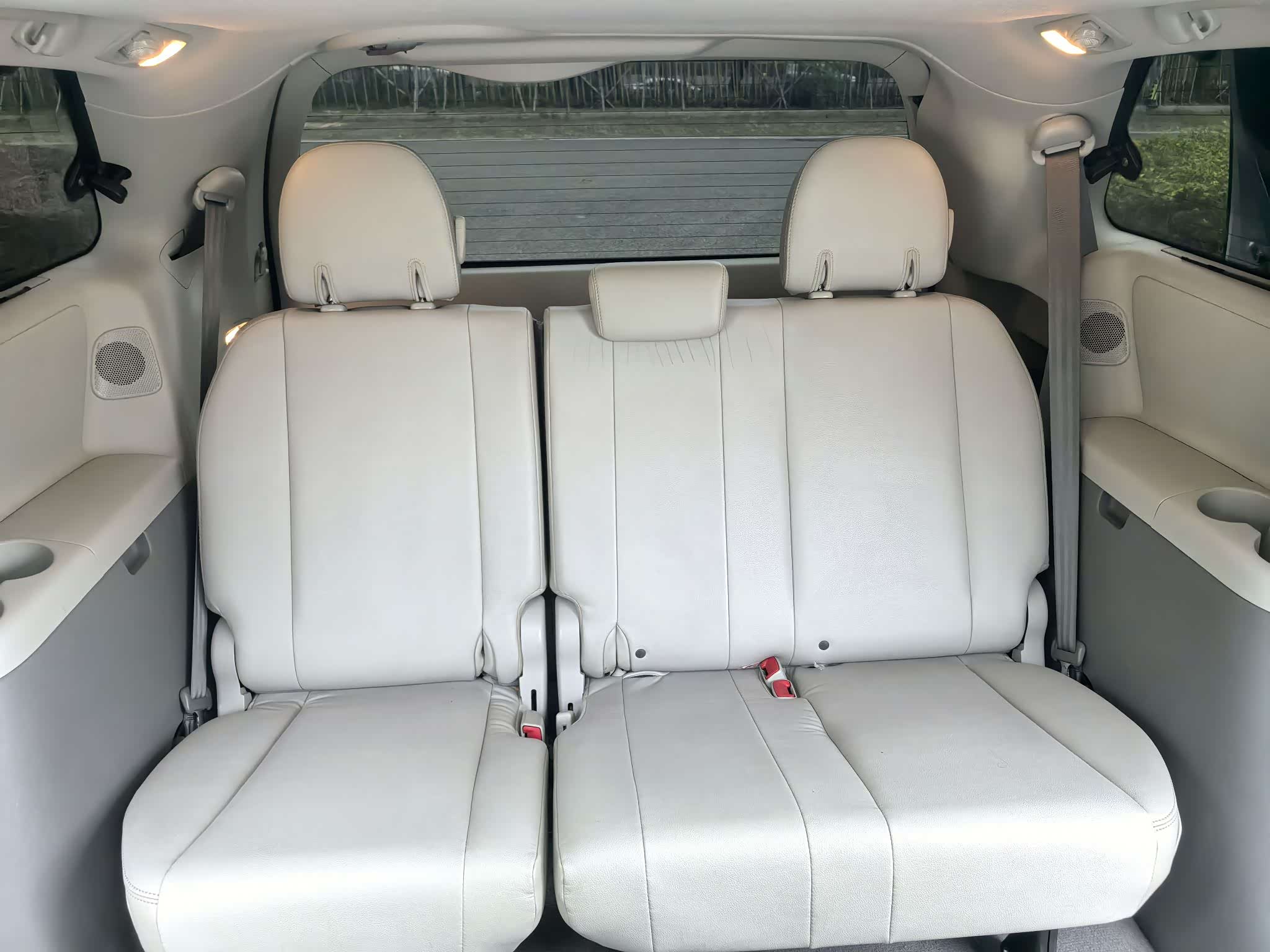 Toyota SIENNA 2011 car image #16