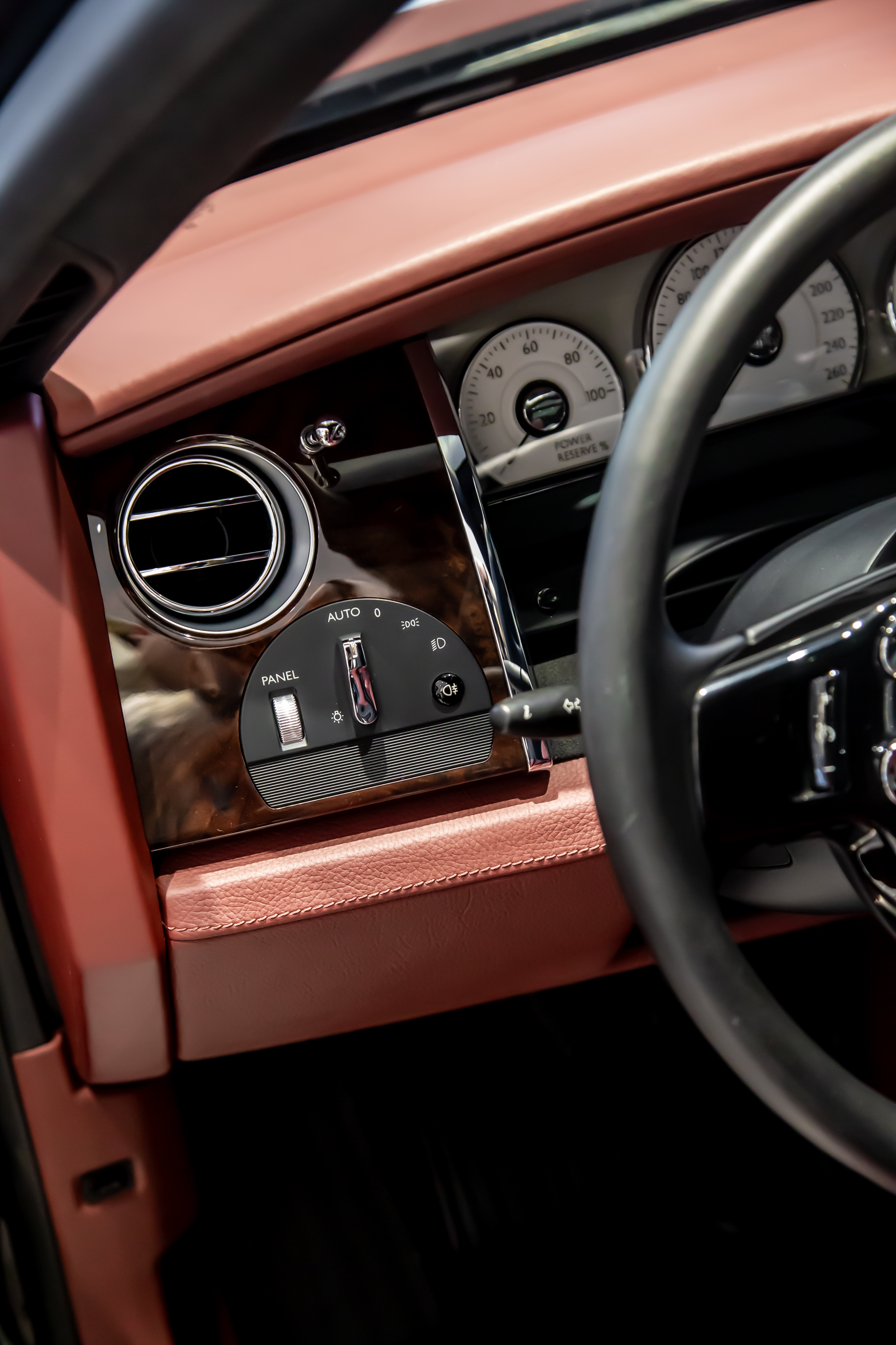 劳斯莱斯 古思特 2017 汽车图片 #16