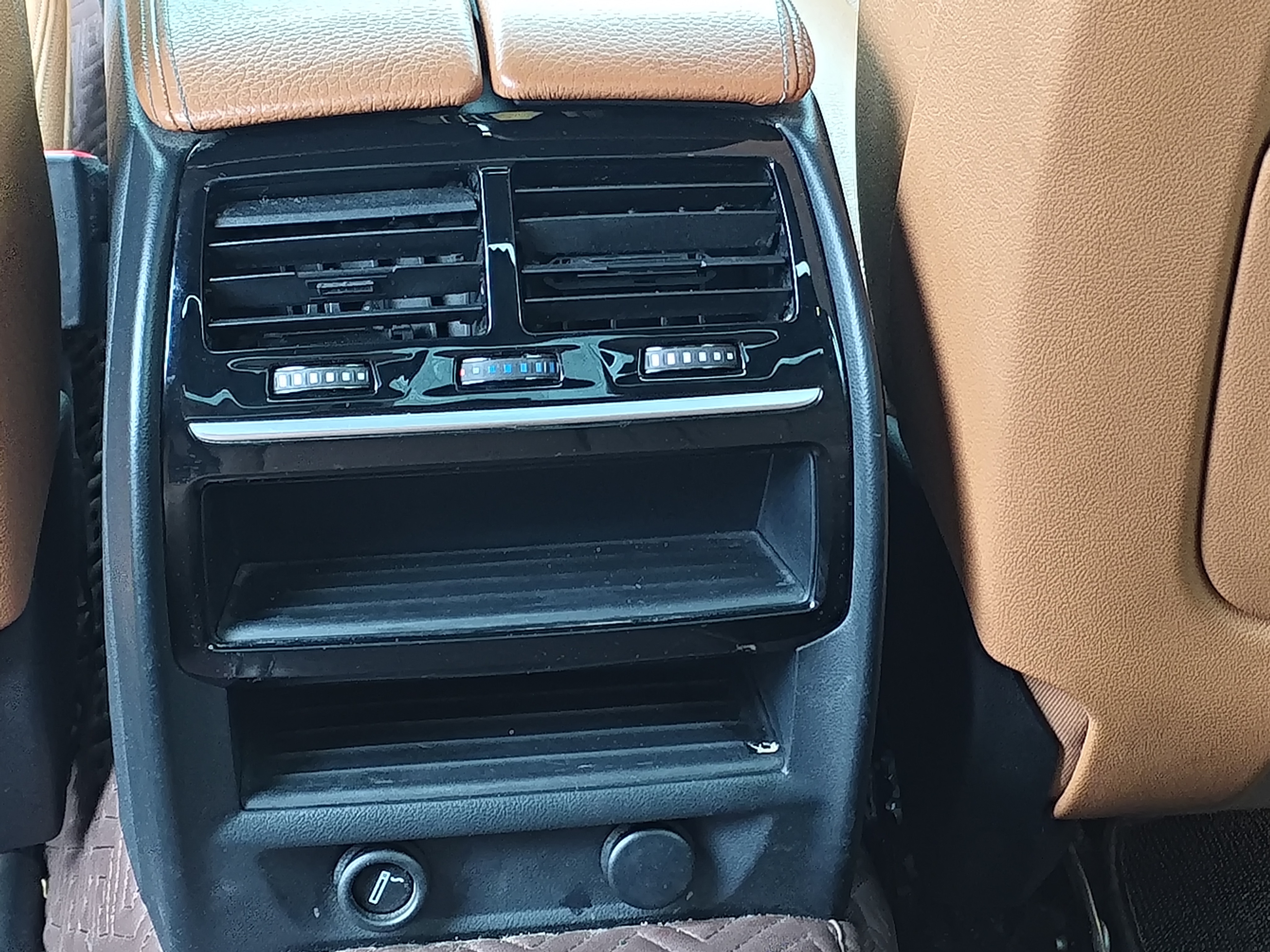 BMW 5 Series 2018 immagine di auto #16