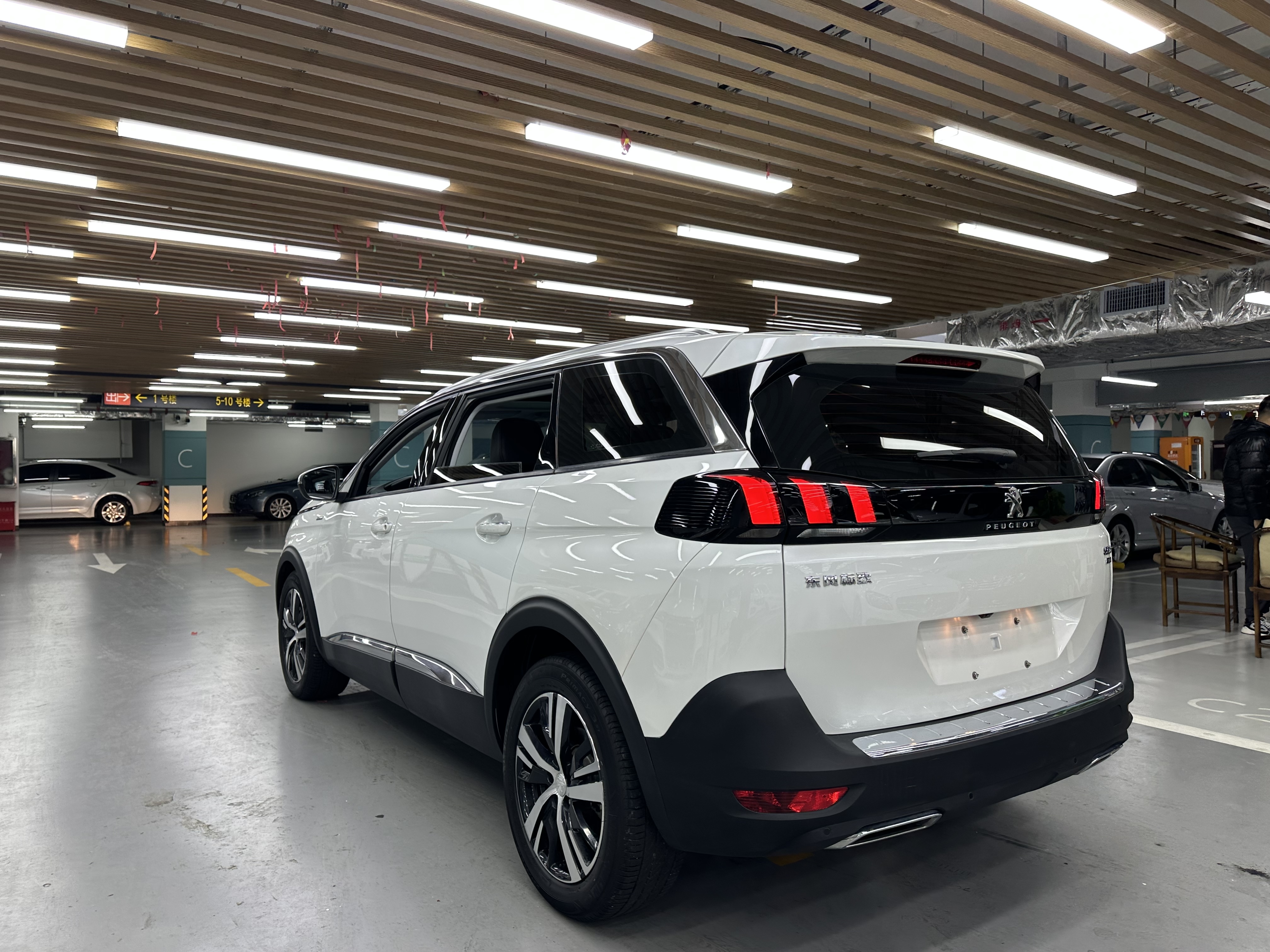 Peugeot 5008 2019 car image #16