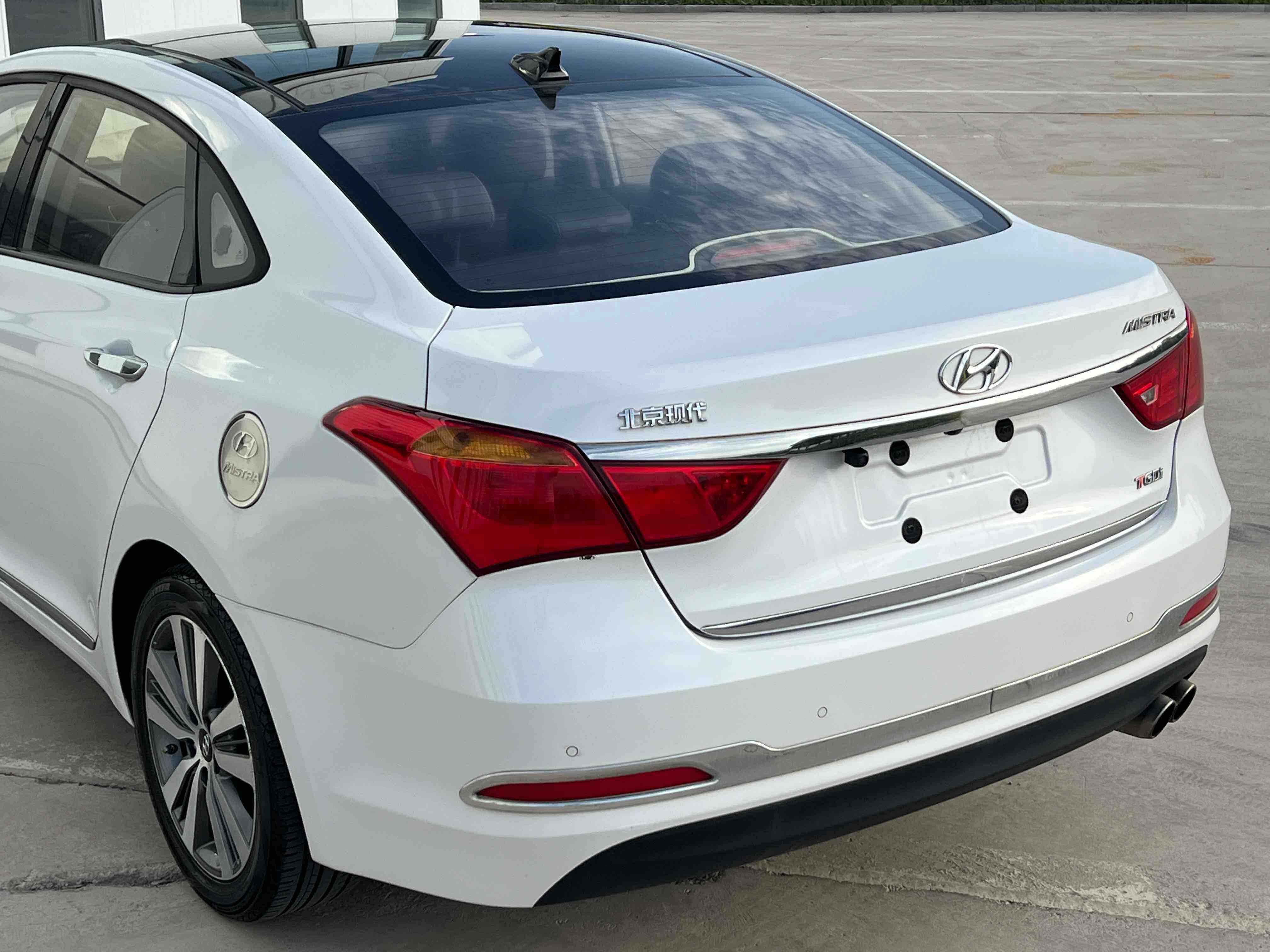 Hyundai Mistra 2016 car image #16