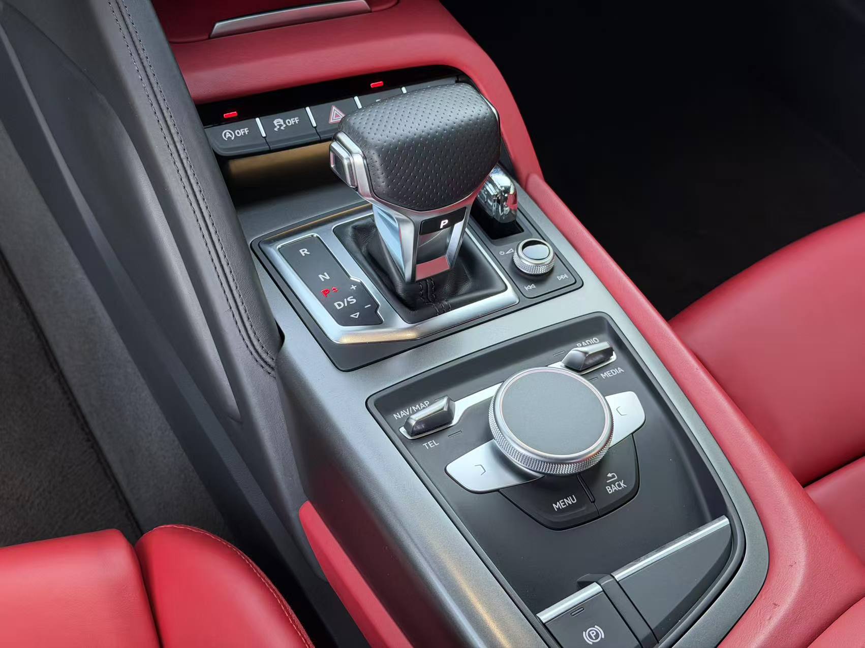 Audi R8 2018 car image #16