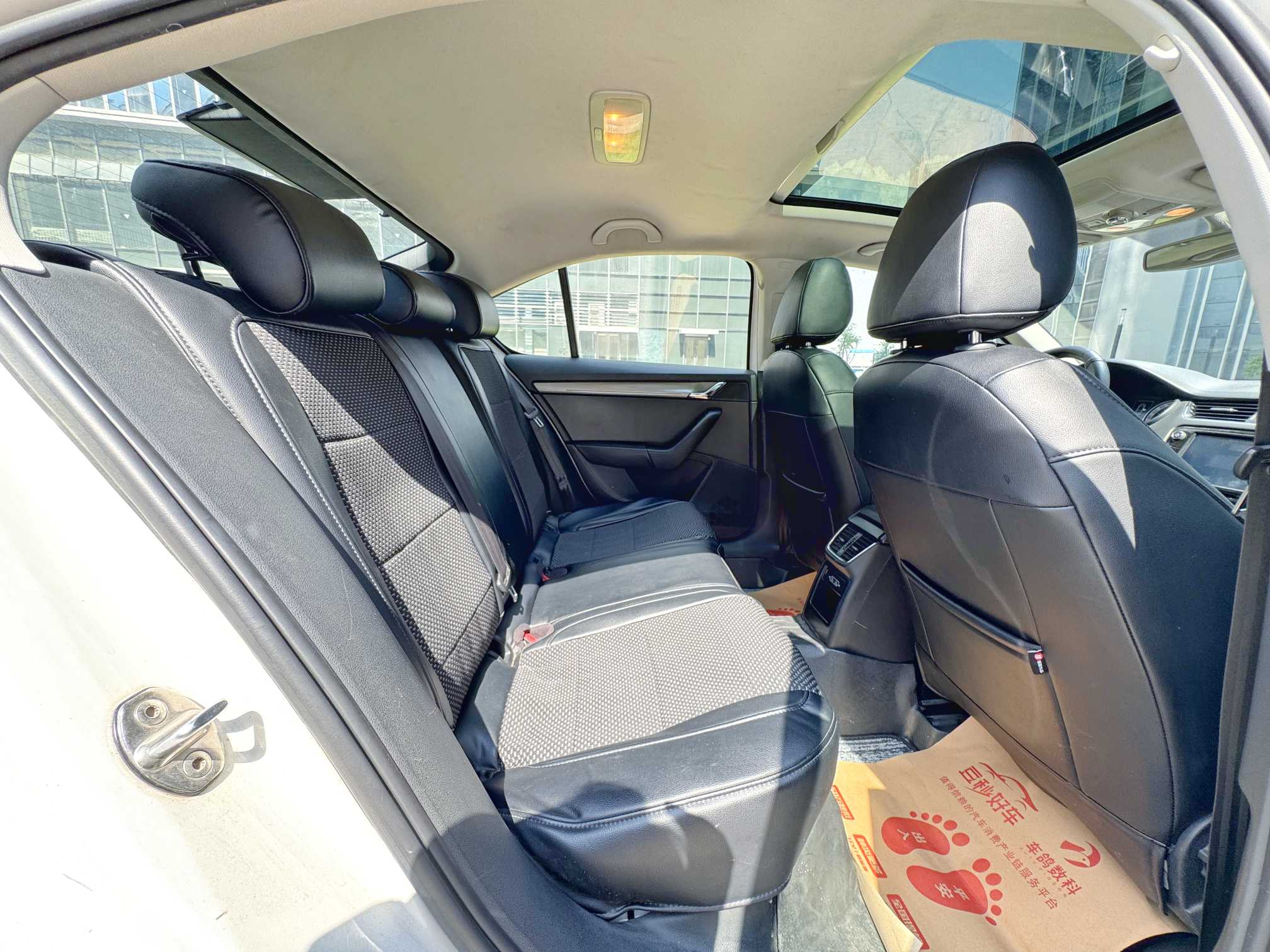 Skoda Octavia 2018 car image #16