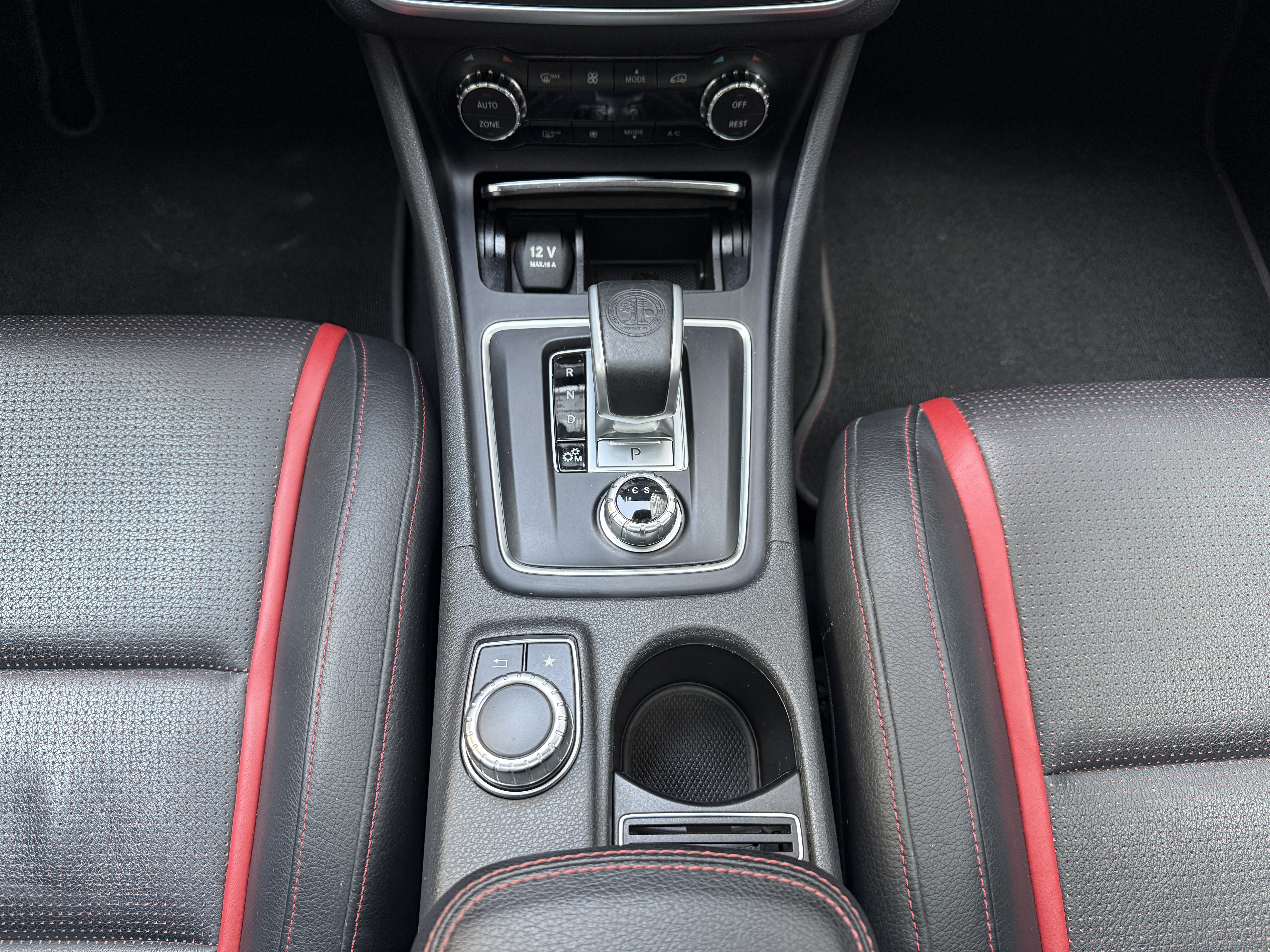 Mercedes-Benz GLA AMG 2019 immagine di auto #16