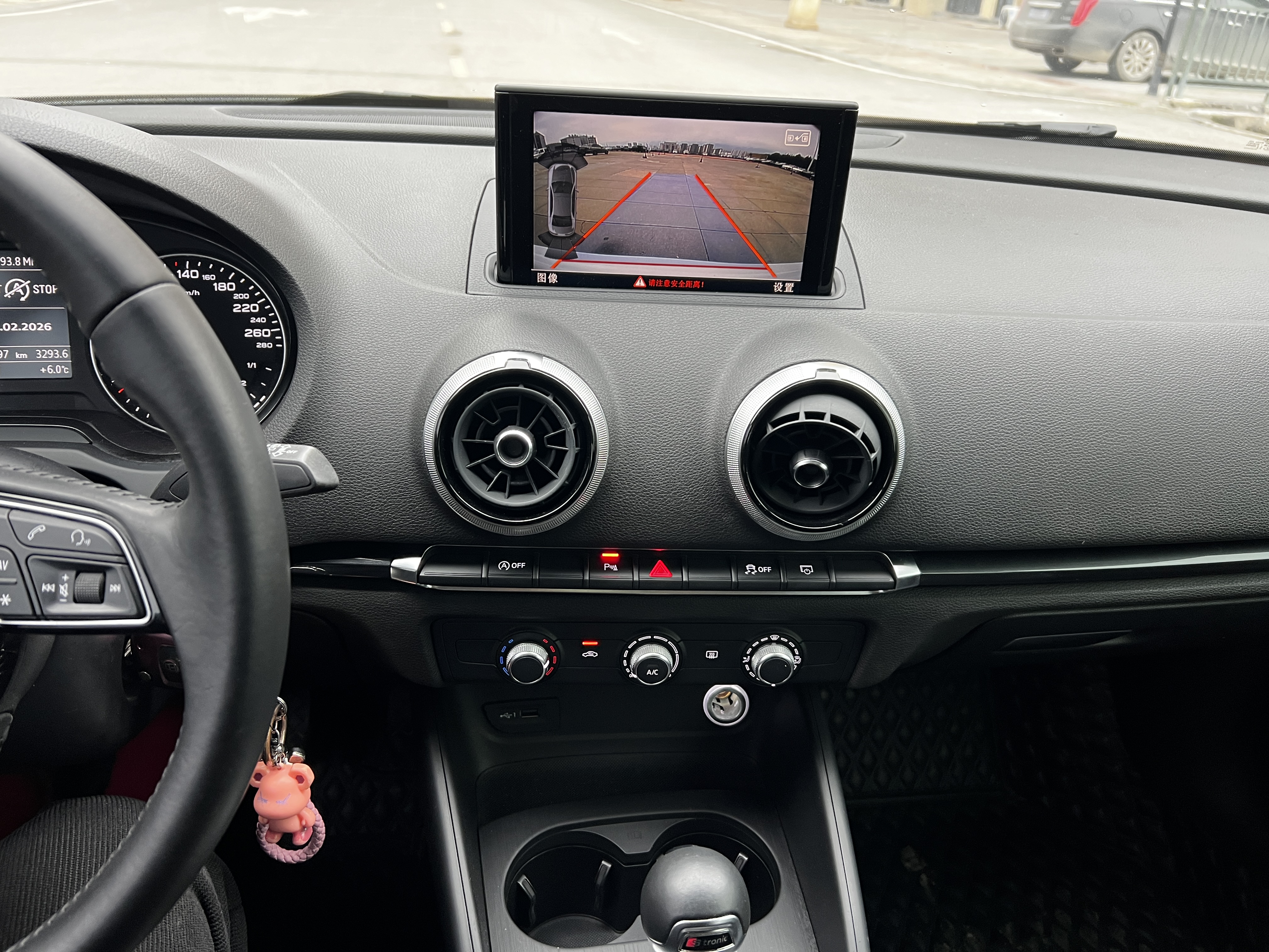 Audi A3 2018 car image #16