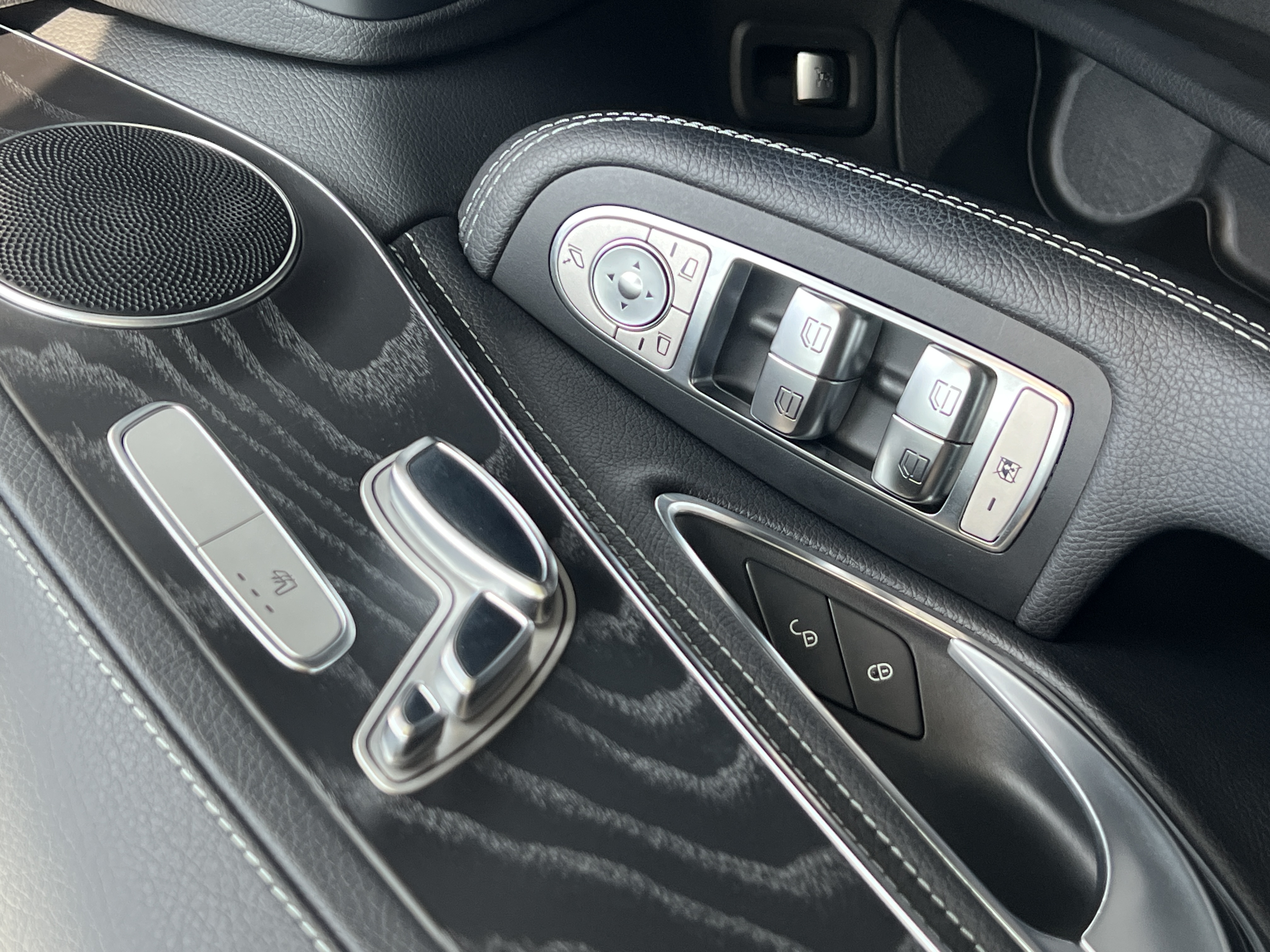 Mercedes-Benz C Class 2018 car image #16