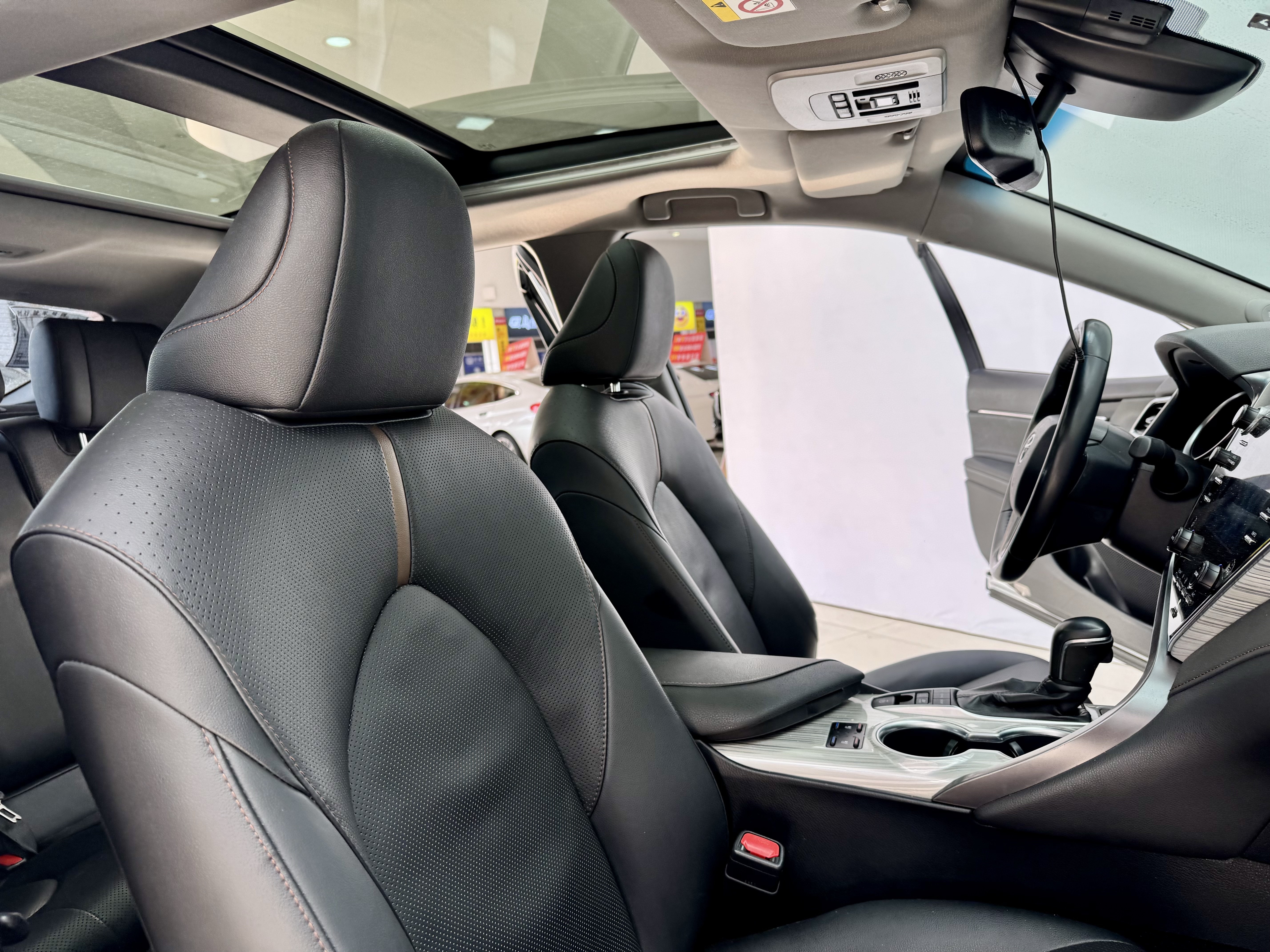 Toyota Camry 2018 car image #16