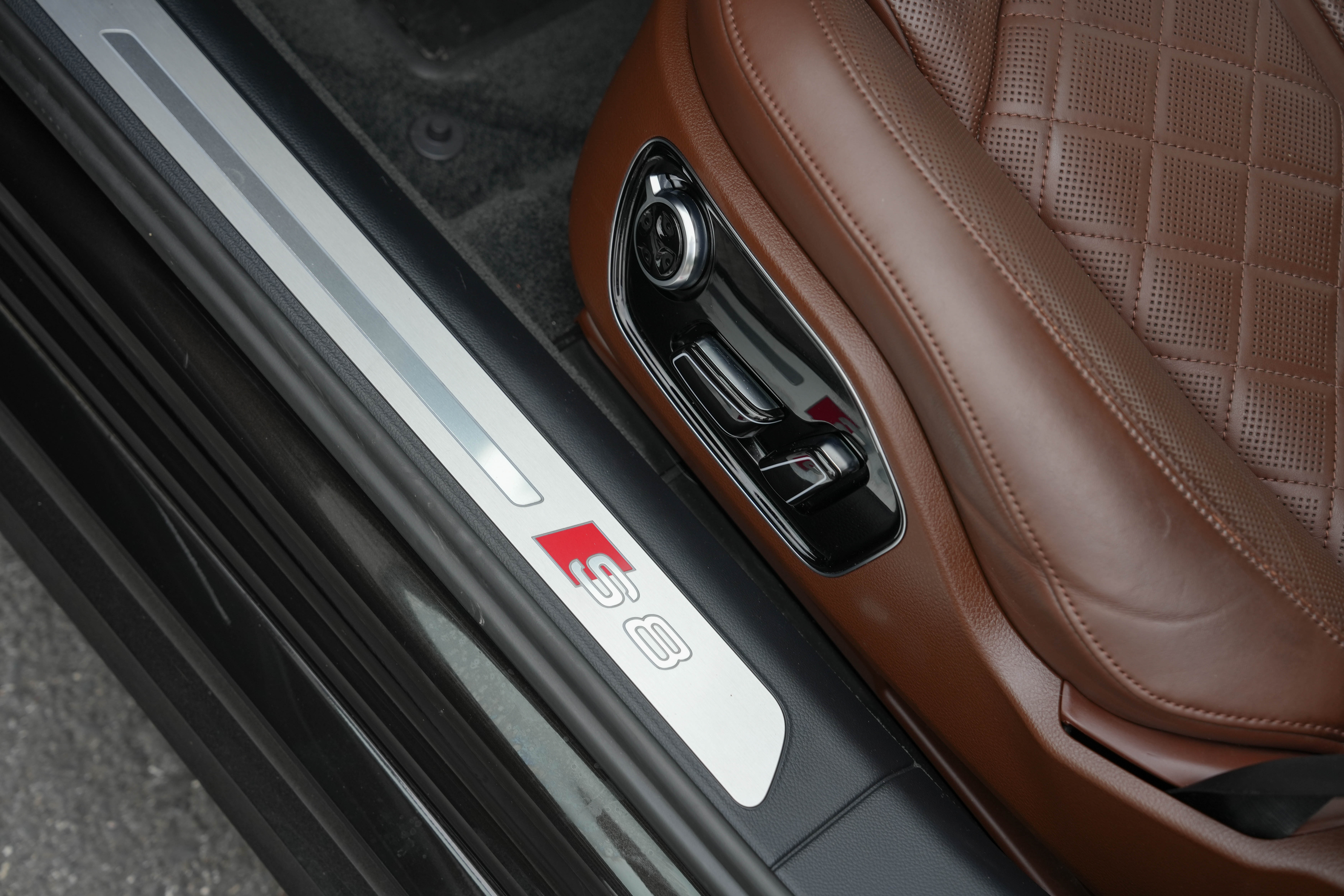 Audi S8 2017 car image #16