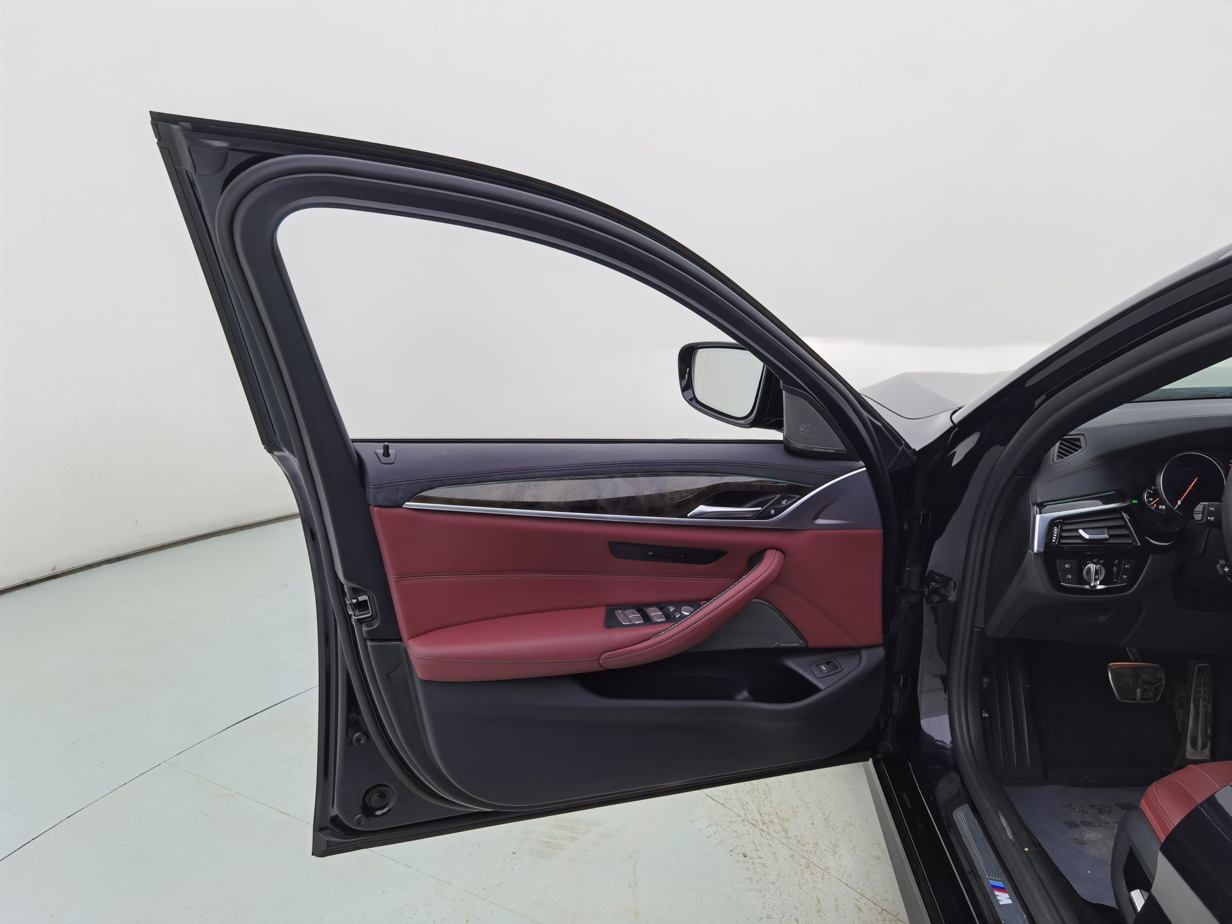 BMW 5 Series 2018 #16 BMW 5 Series 2018 car image #16