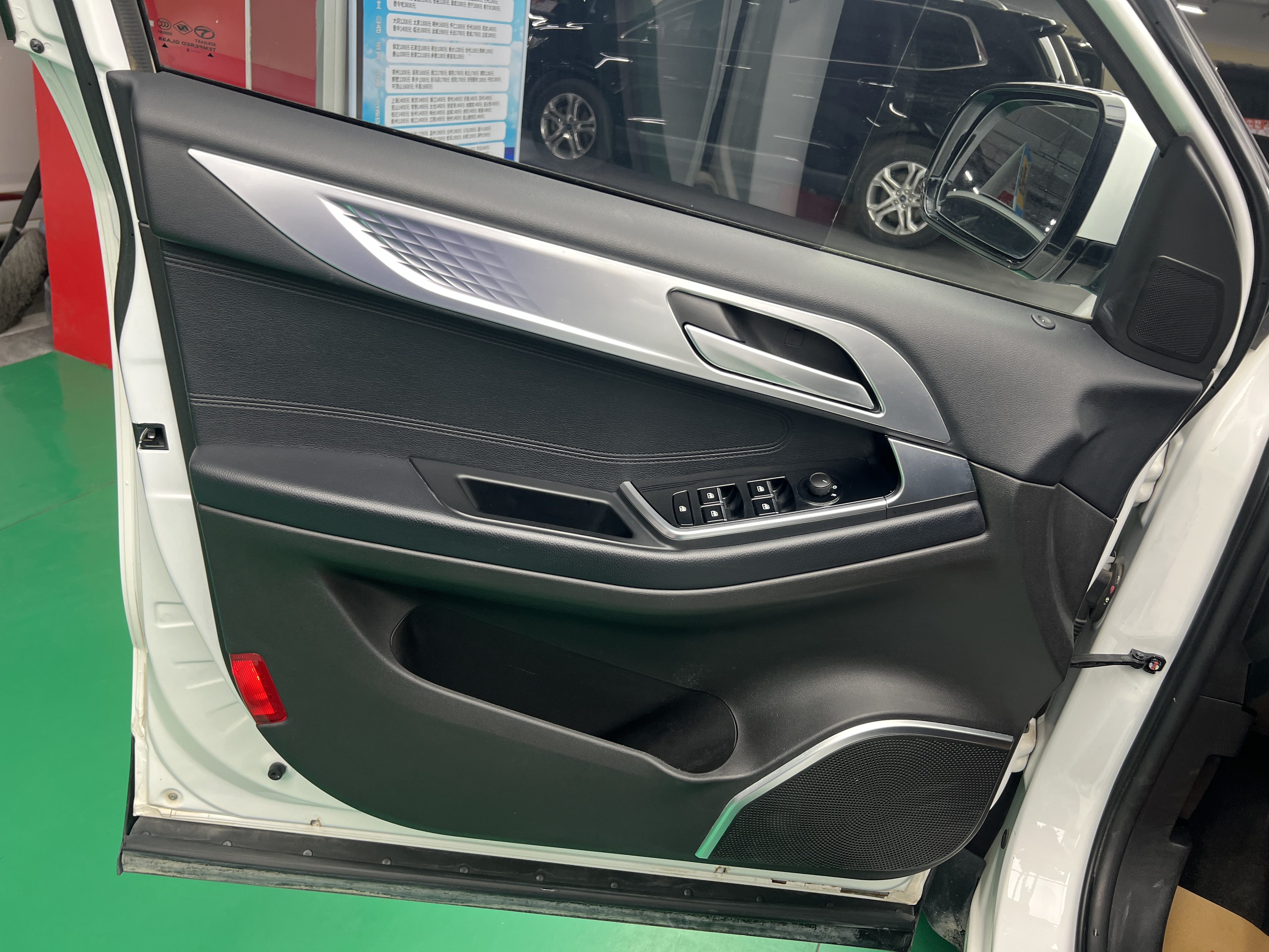 Soueast DX7 2018 car image #16