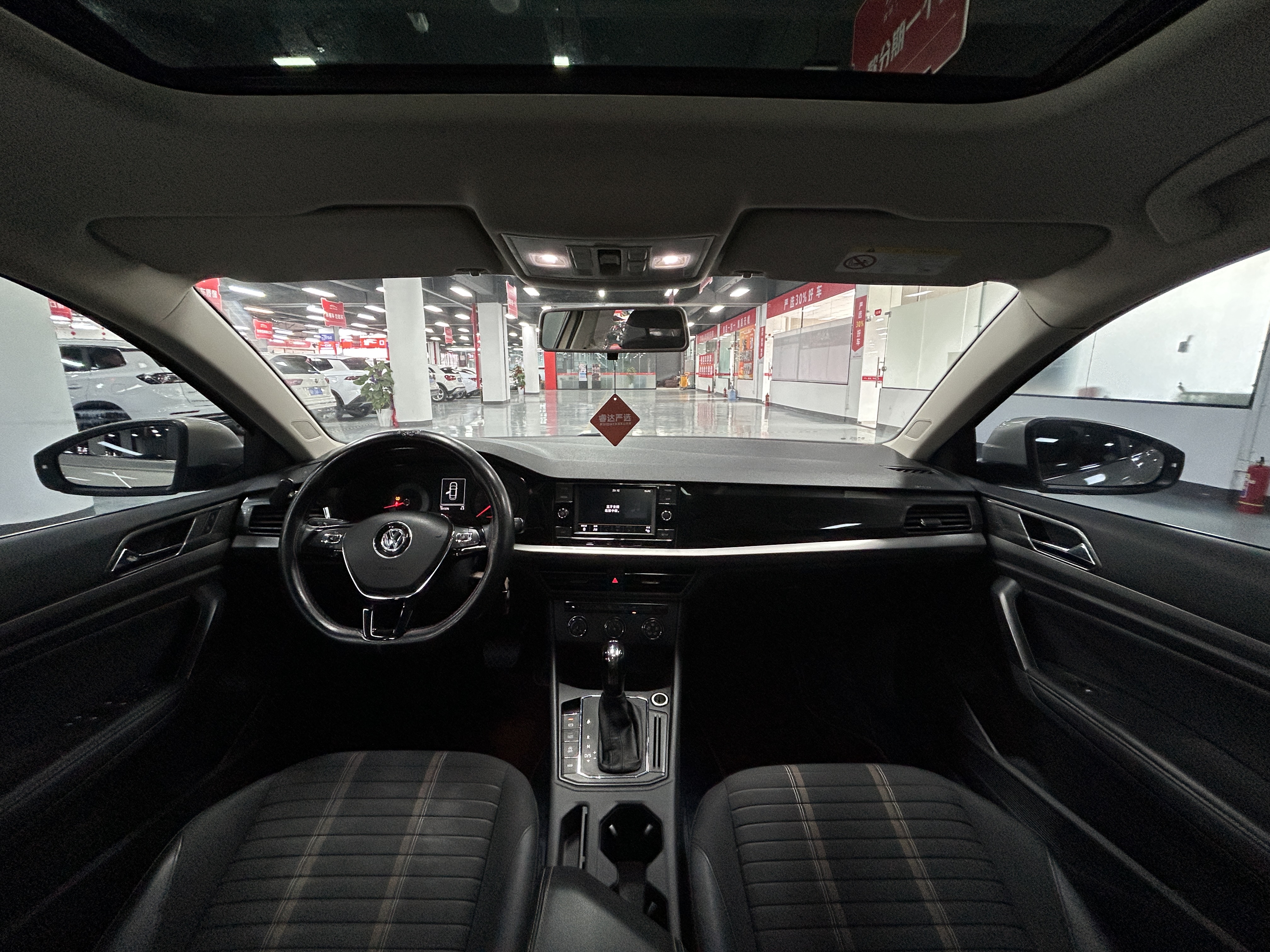 Volkswagen Lavida 2018 car image #16