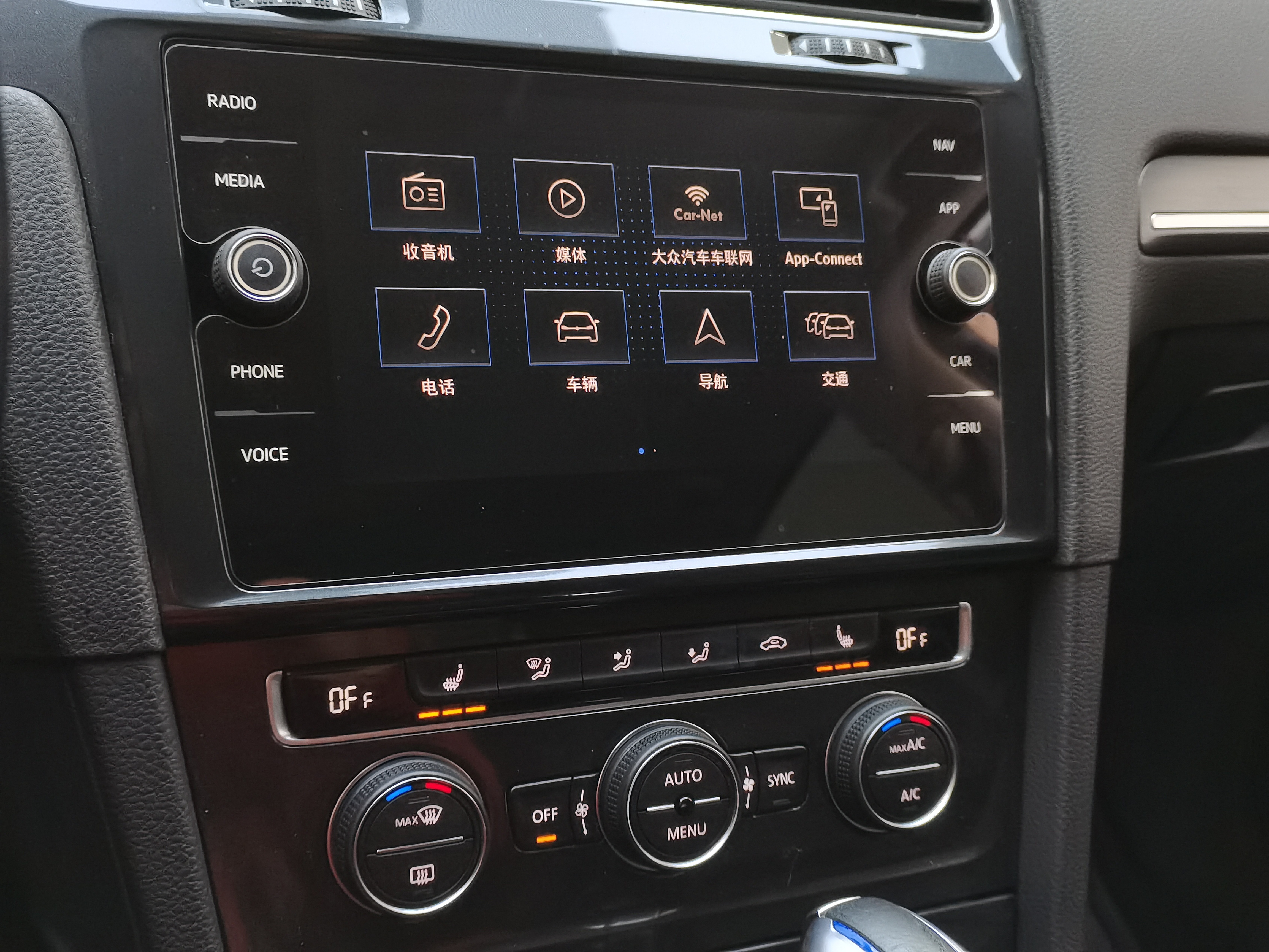 Volkswagen Golf New Energy (Imported) 2019 صورة سيارة #16