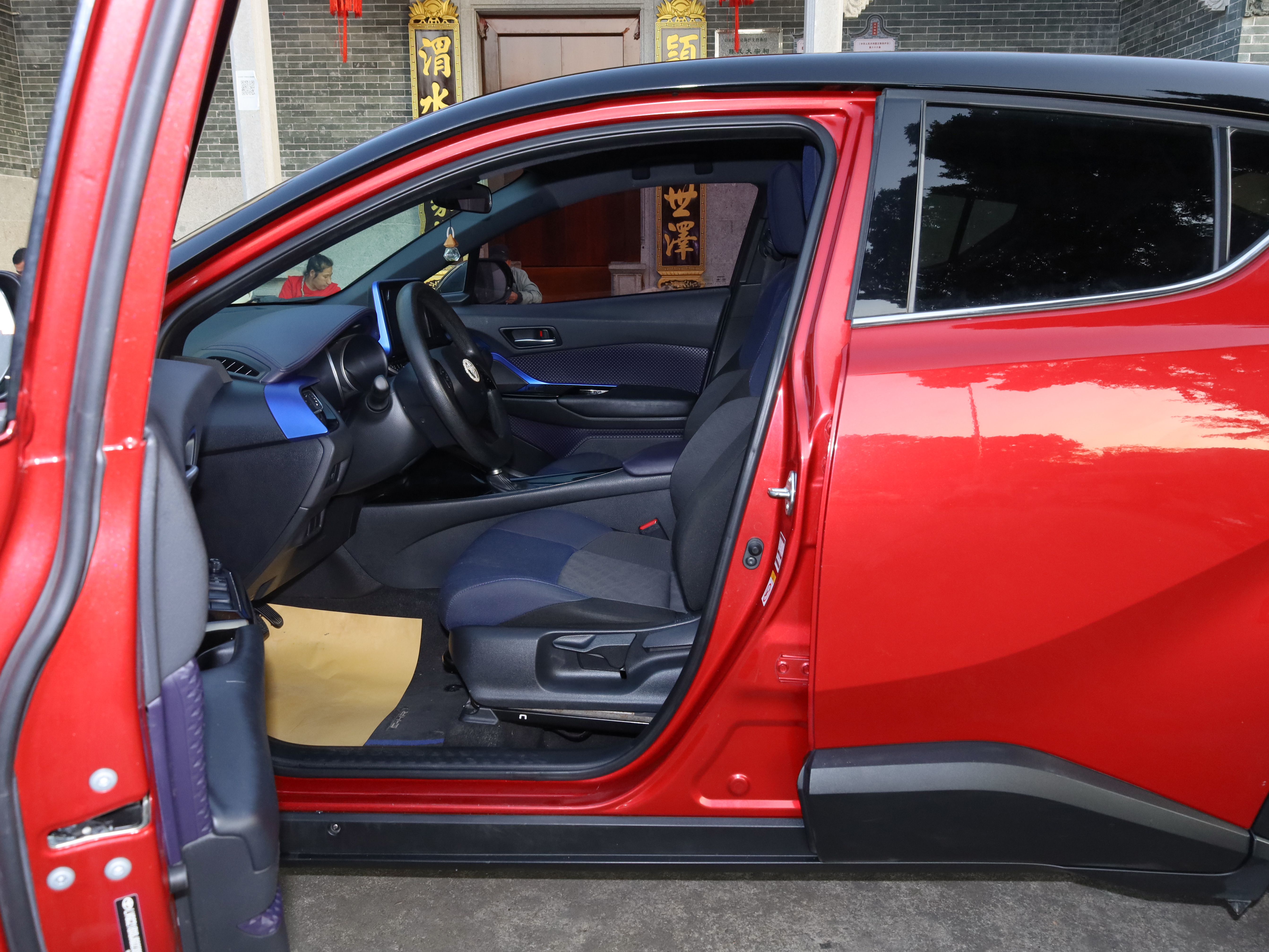 Toyota C-HR 2019 car image #16