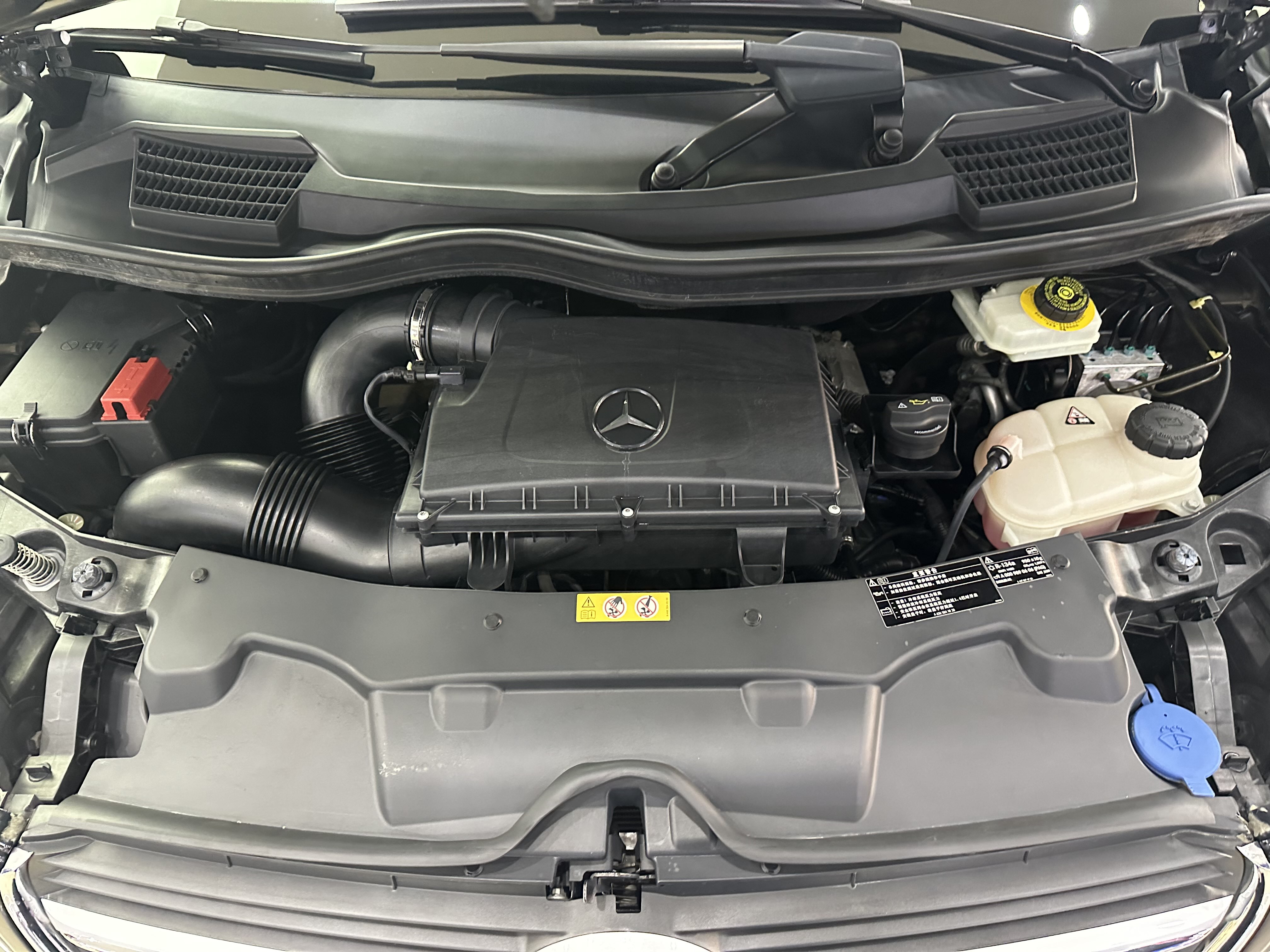 Mercedes-Benz V Class 2018 car image #16