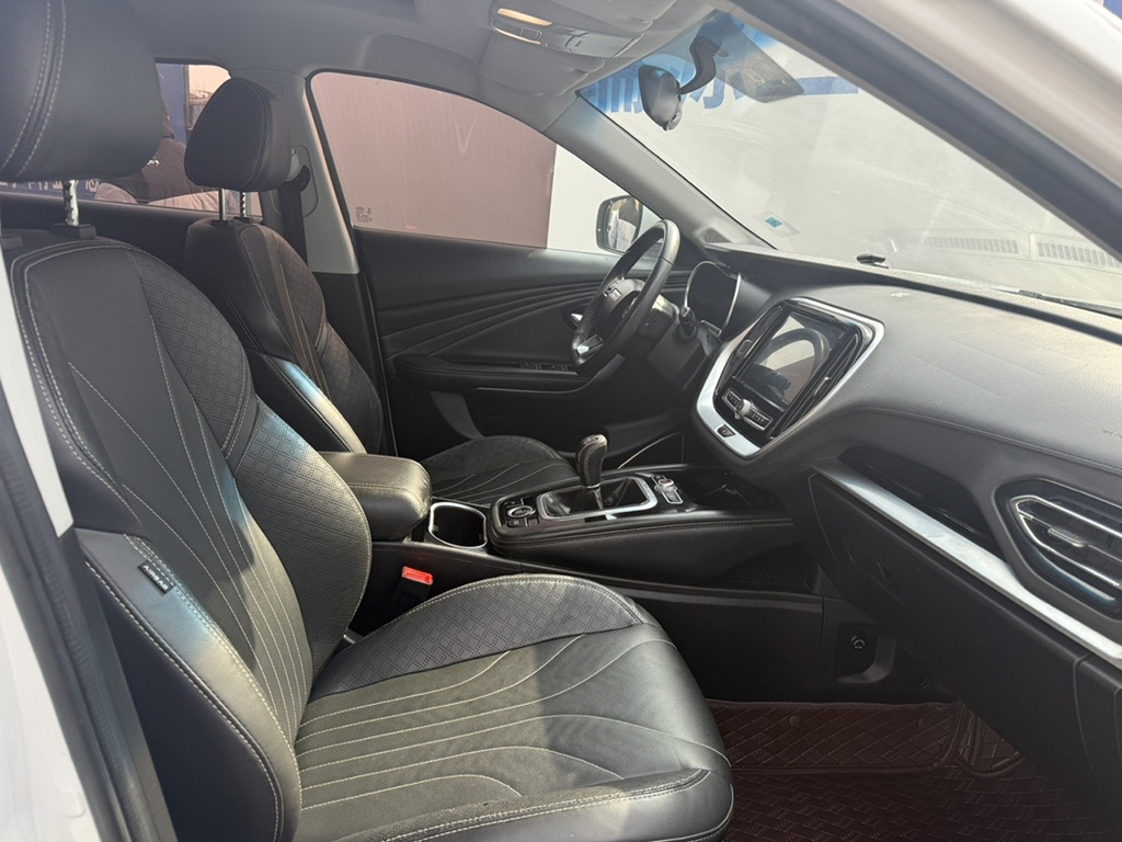 X70 2019 car image #16
