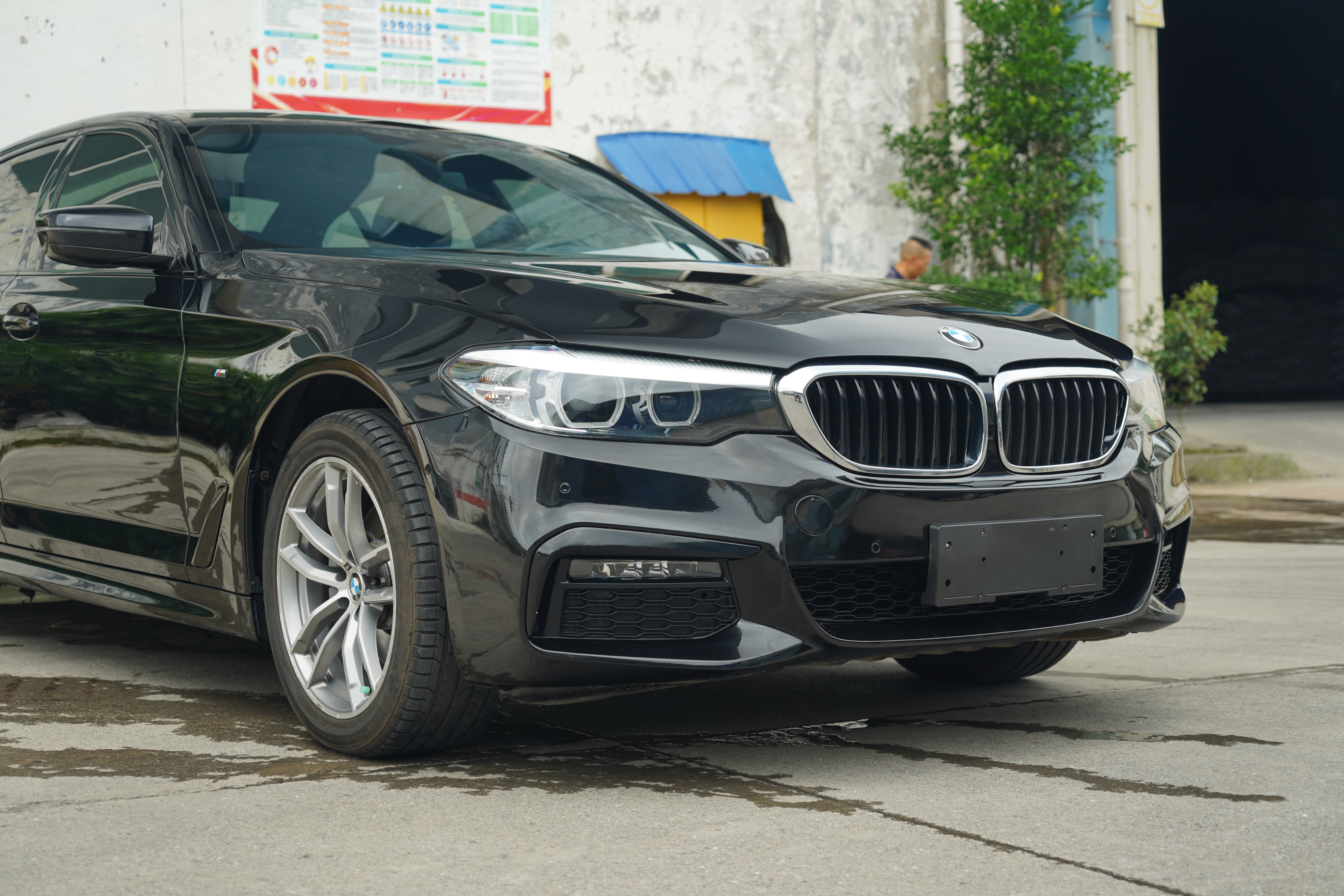 BMW 5 Series 2019 car image #16