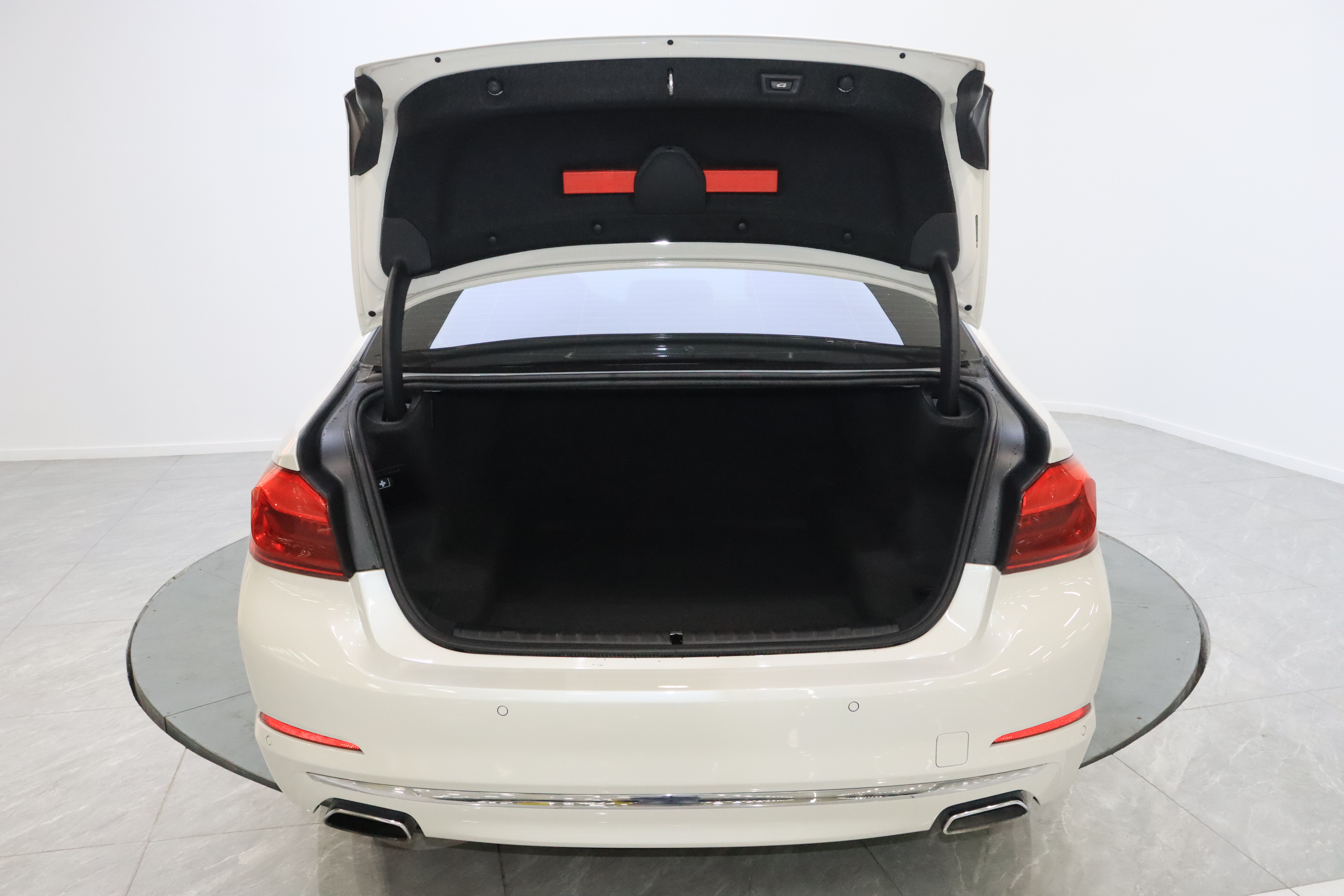 BMW 5 Series 2019 #16 BMW 5 Series 2019 car image #16