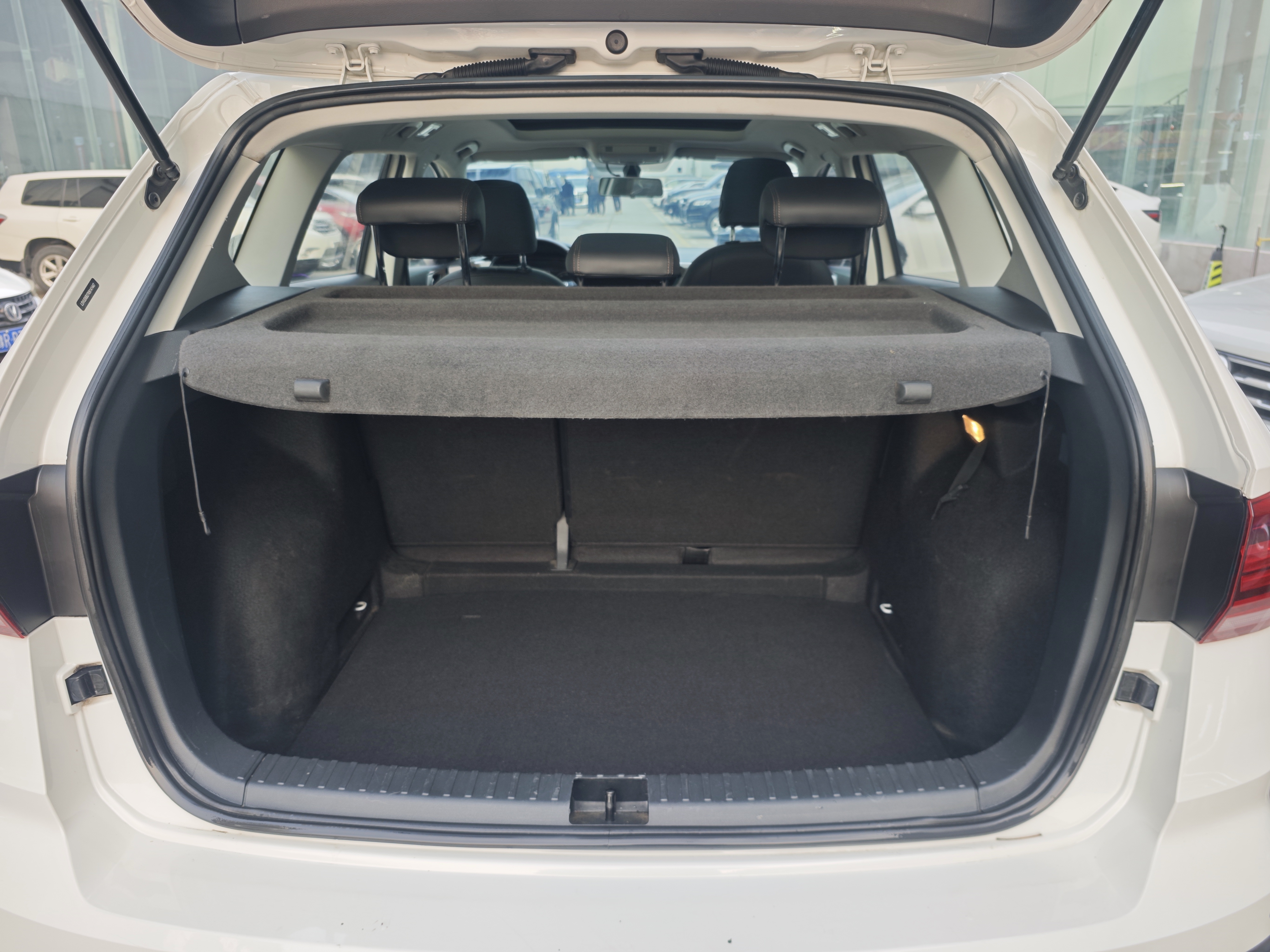 Volkswagen Tharu 2019 car image #16