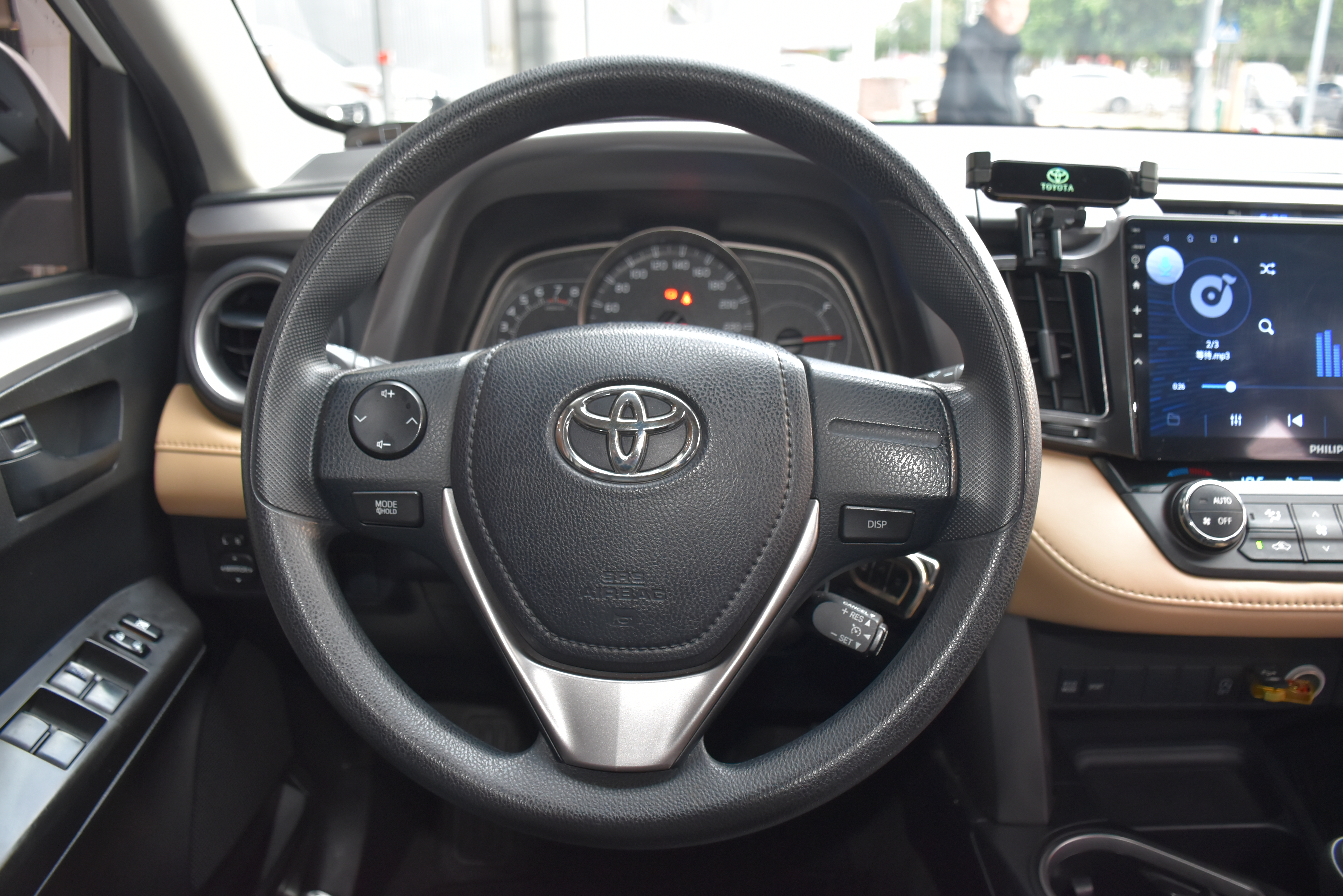 Toyota RAV4 2019 car image #16