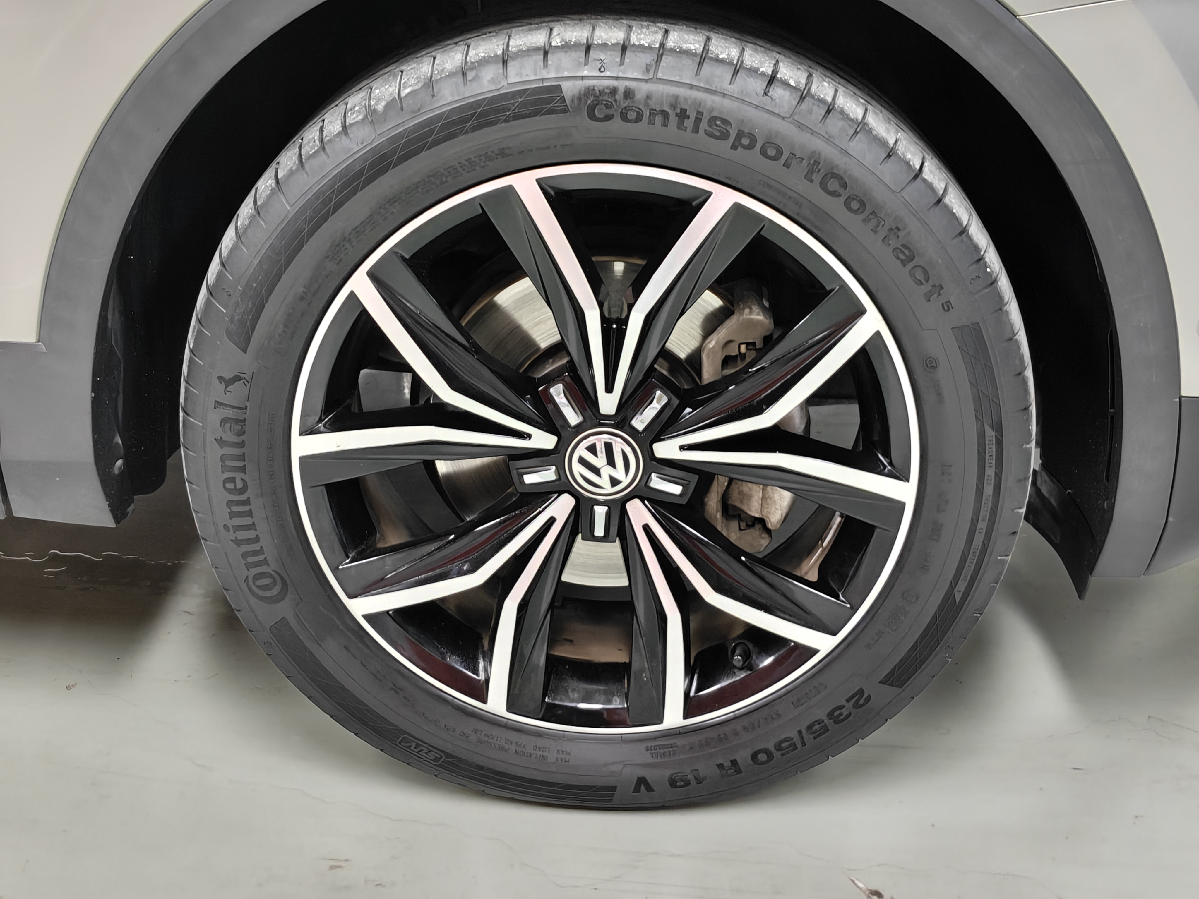 Volkswagen Tiguan L 2019 #16 Volkswagen Tiguan L 2019 car image #16