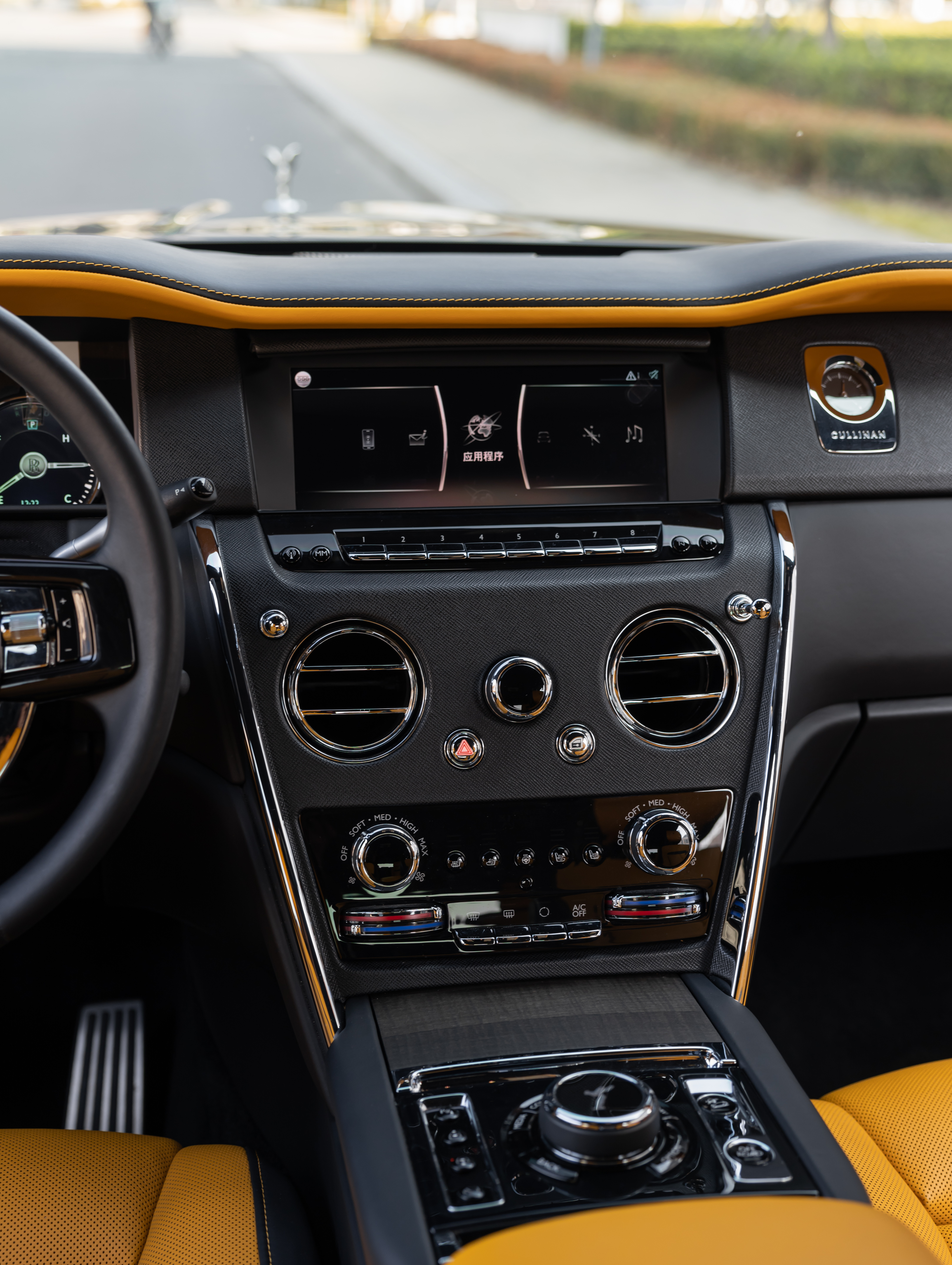 Volkswagen Cullinan 2022 car image #16