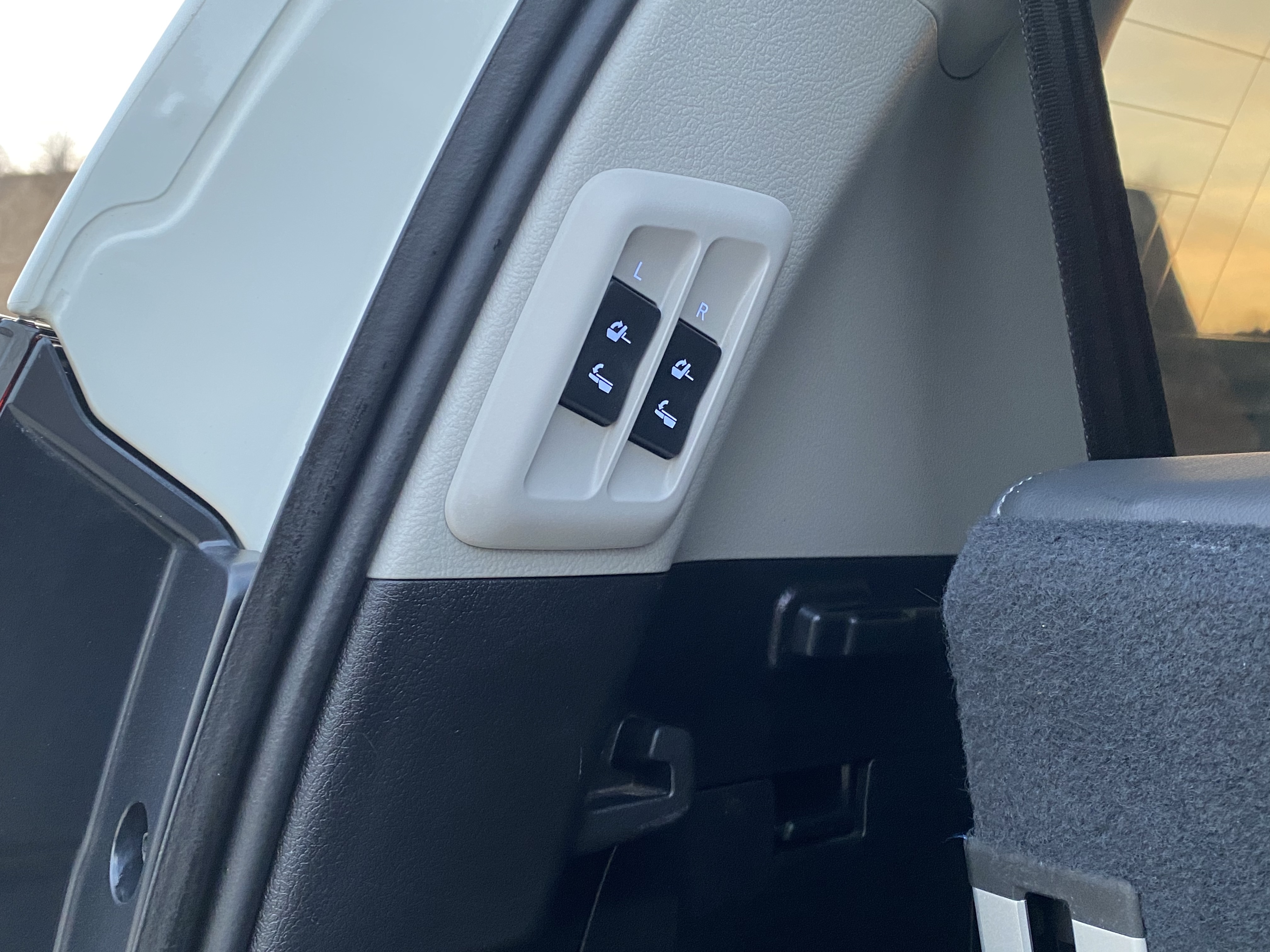 Toyota Land Cruiser Prado 2020 #16 Toyota Land Cruiser Prado 2020 car image #16