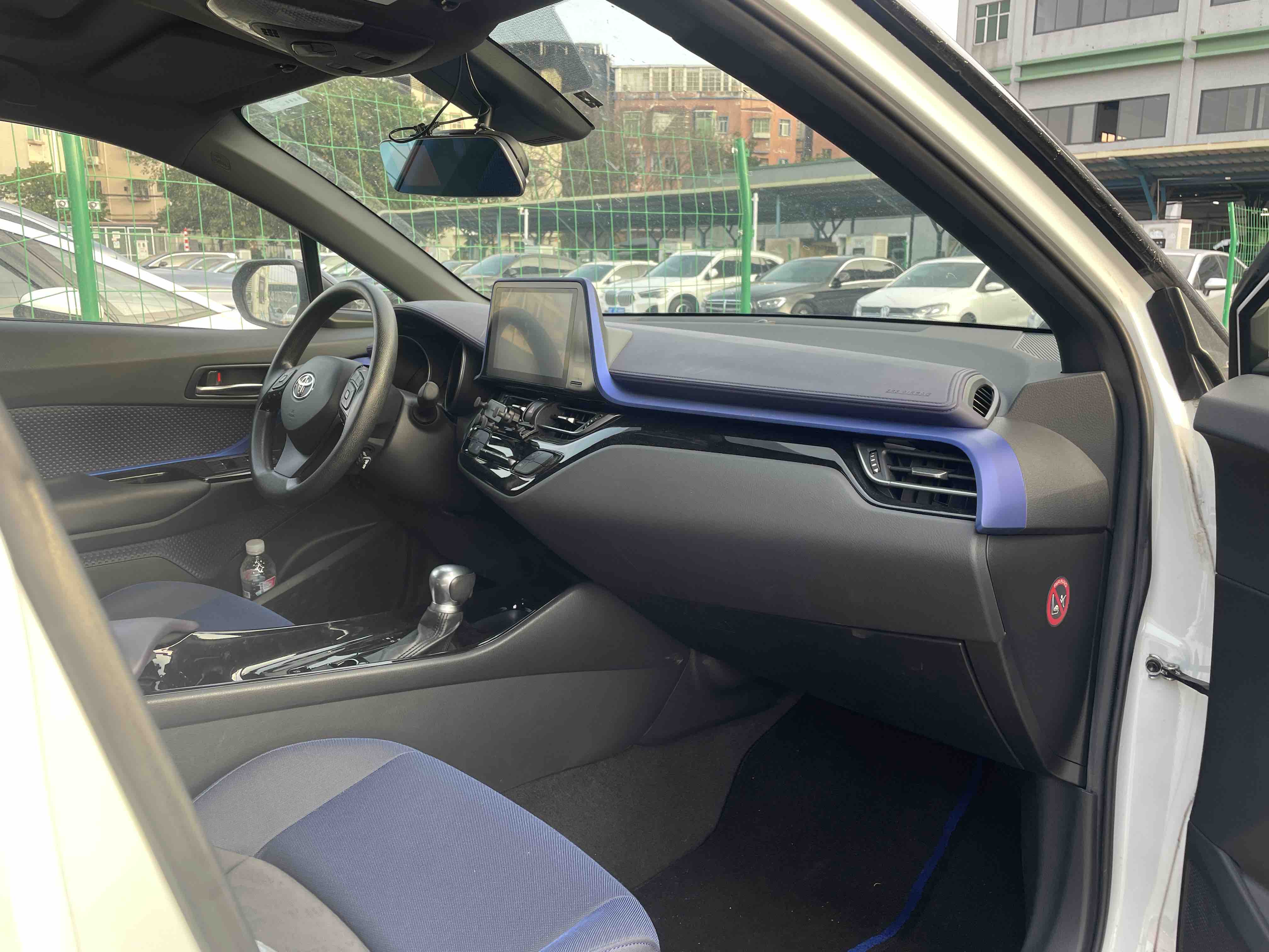 Toyota C-HR 2019 car image #16