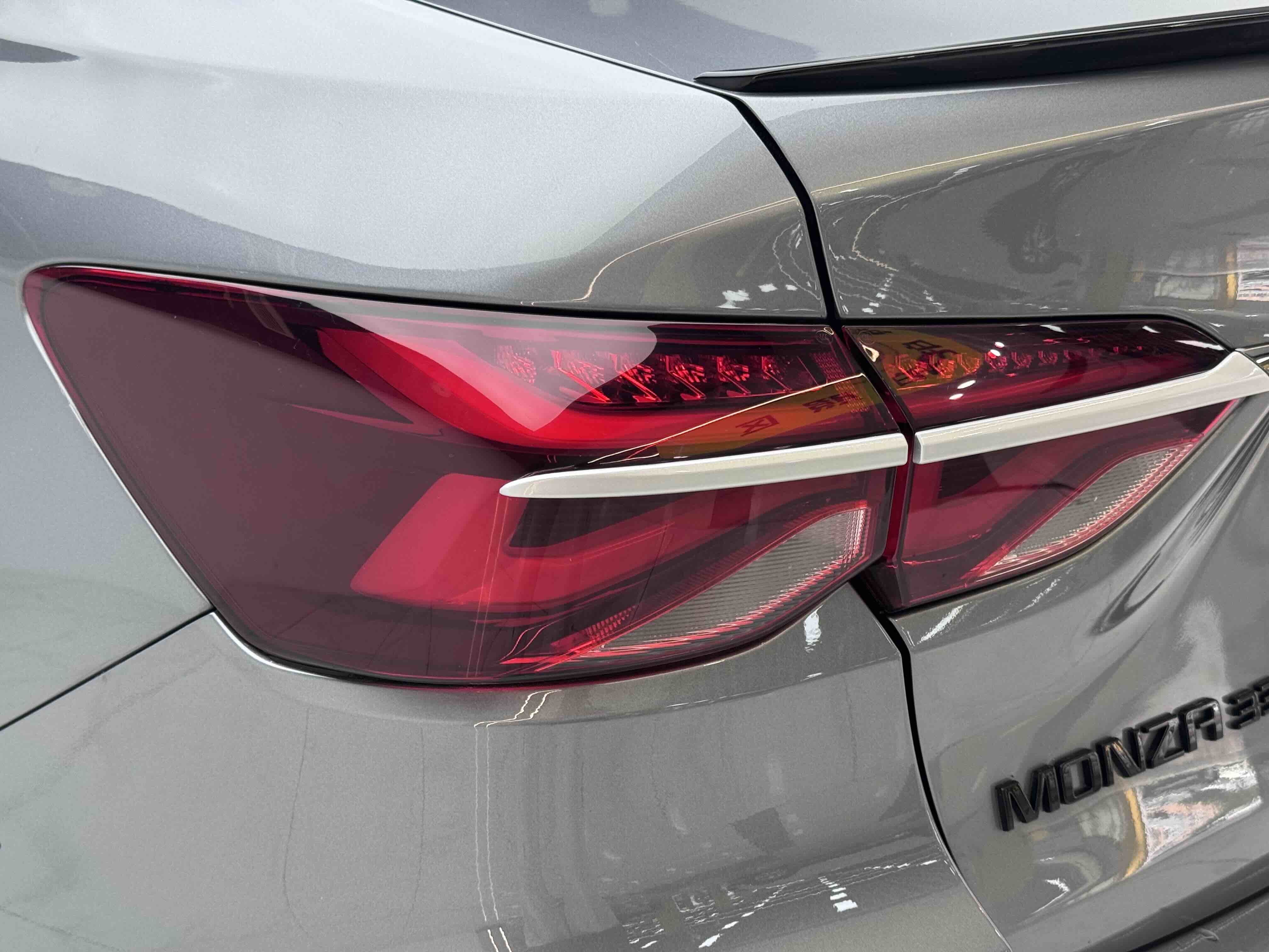 2019 car image #16
