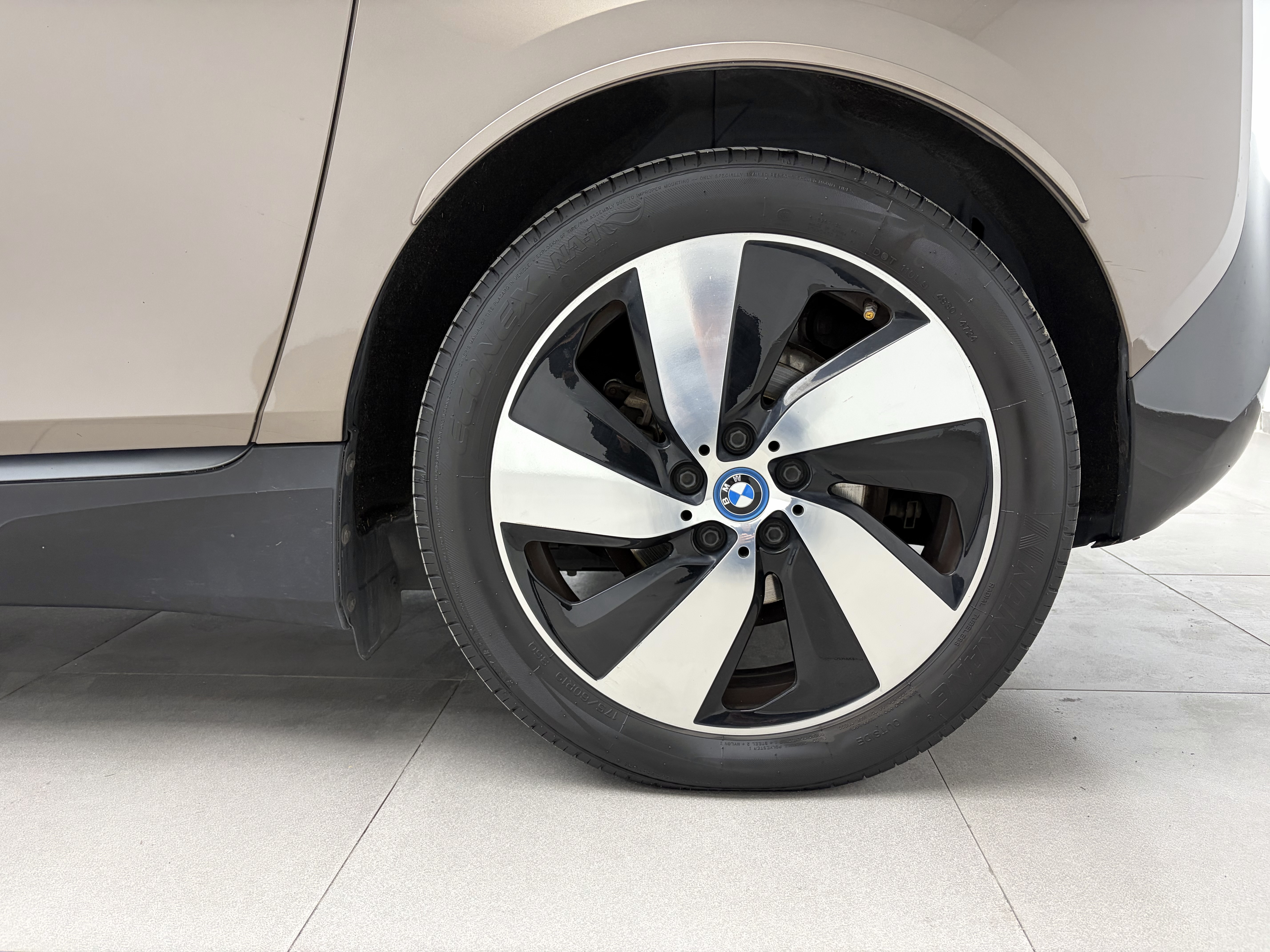 BMW i3 (Imported) 2019 #16 BMW i3 (Imported) 2019 car image #16