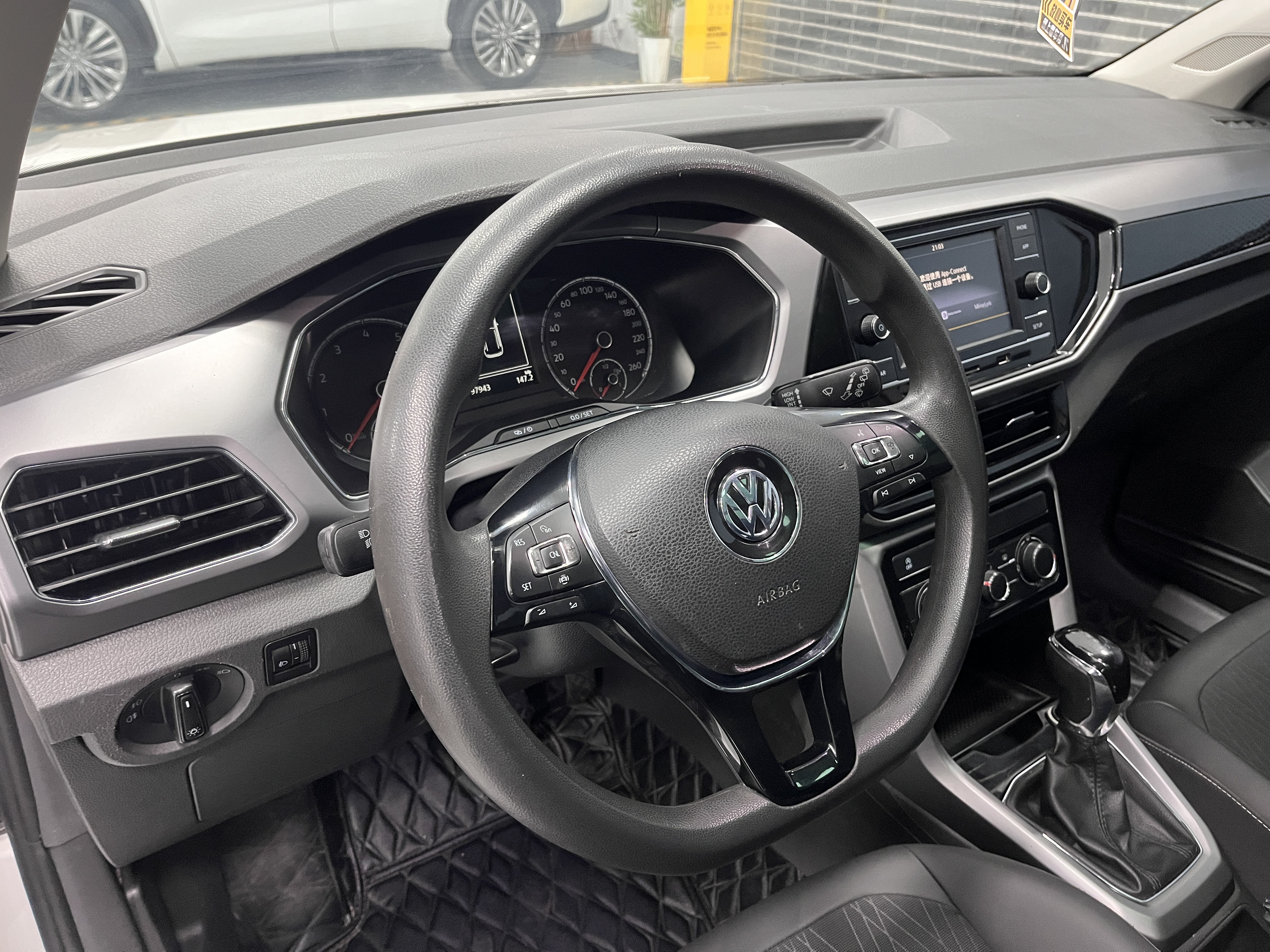 Volkswagen 2019 car image #16