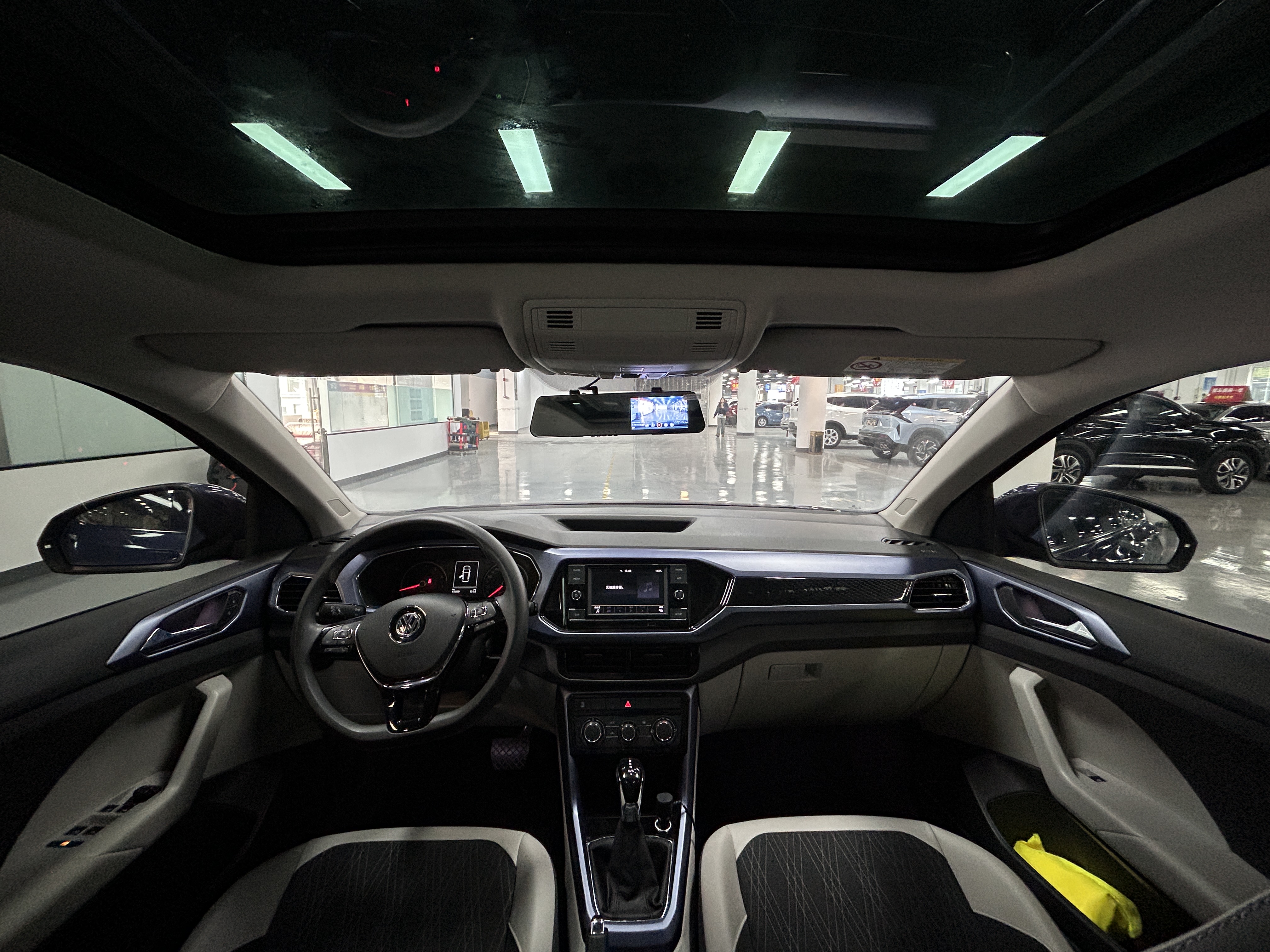 Volkswagen T-Cross 2020 #16 Volkswagen T-Cross 2020 car image #16