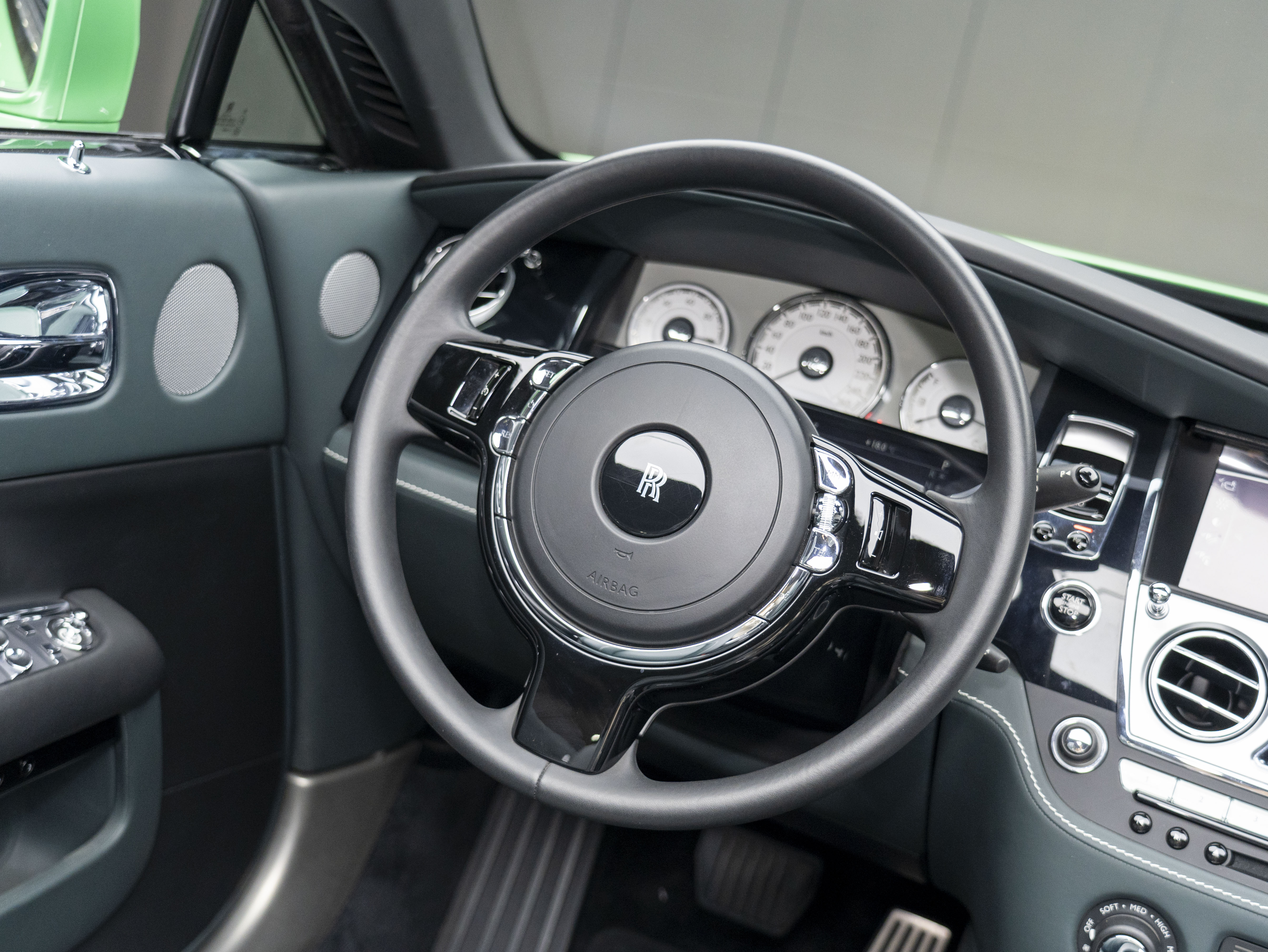 Rolls-Royce Dawn 2019 car image #16