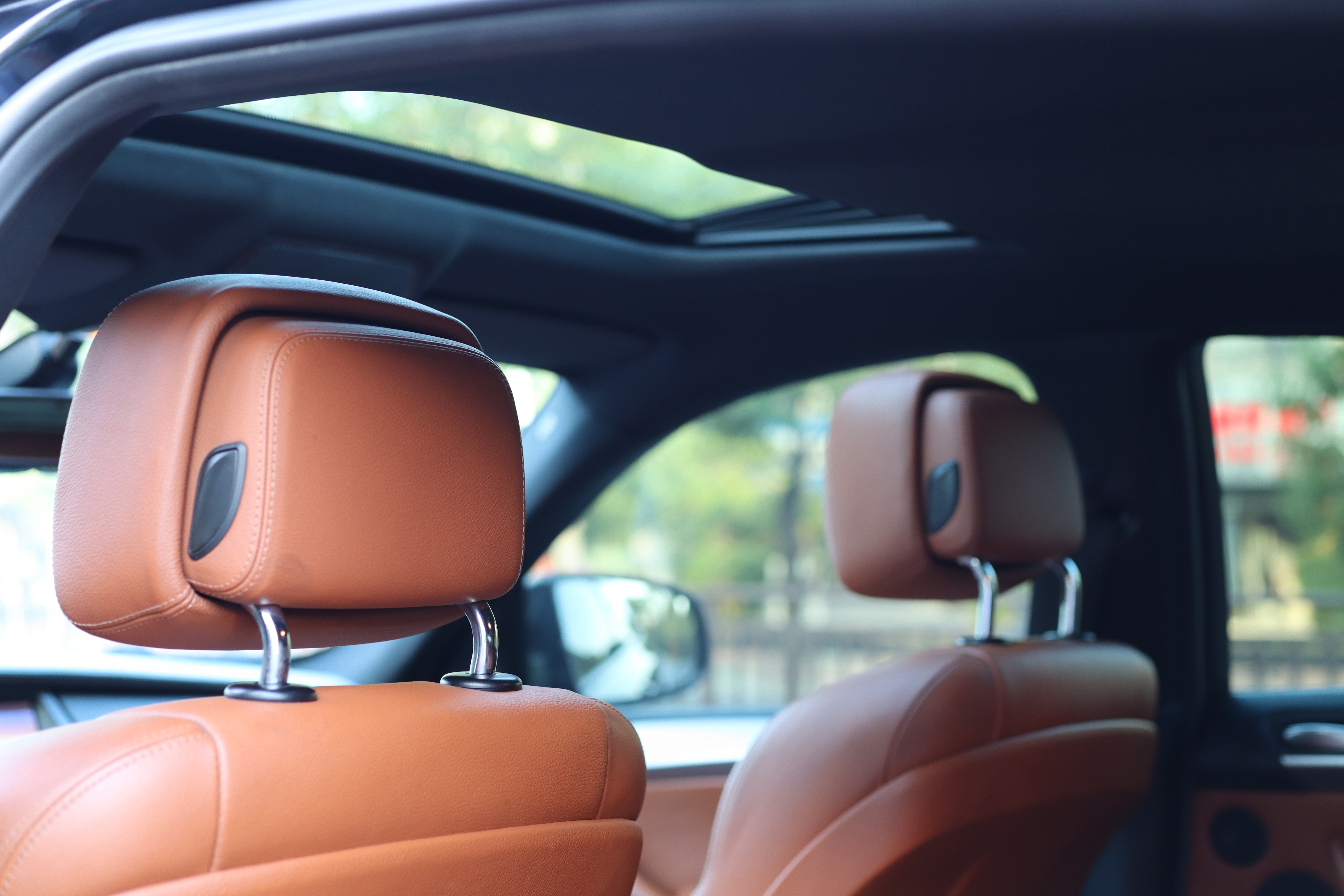 BMW X6 2012 car image #16