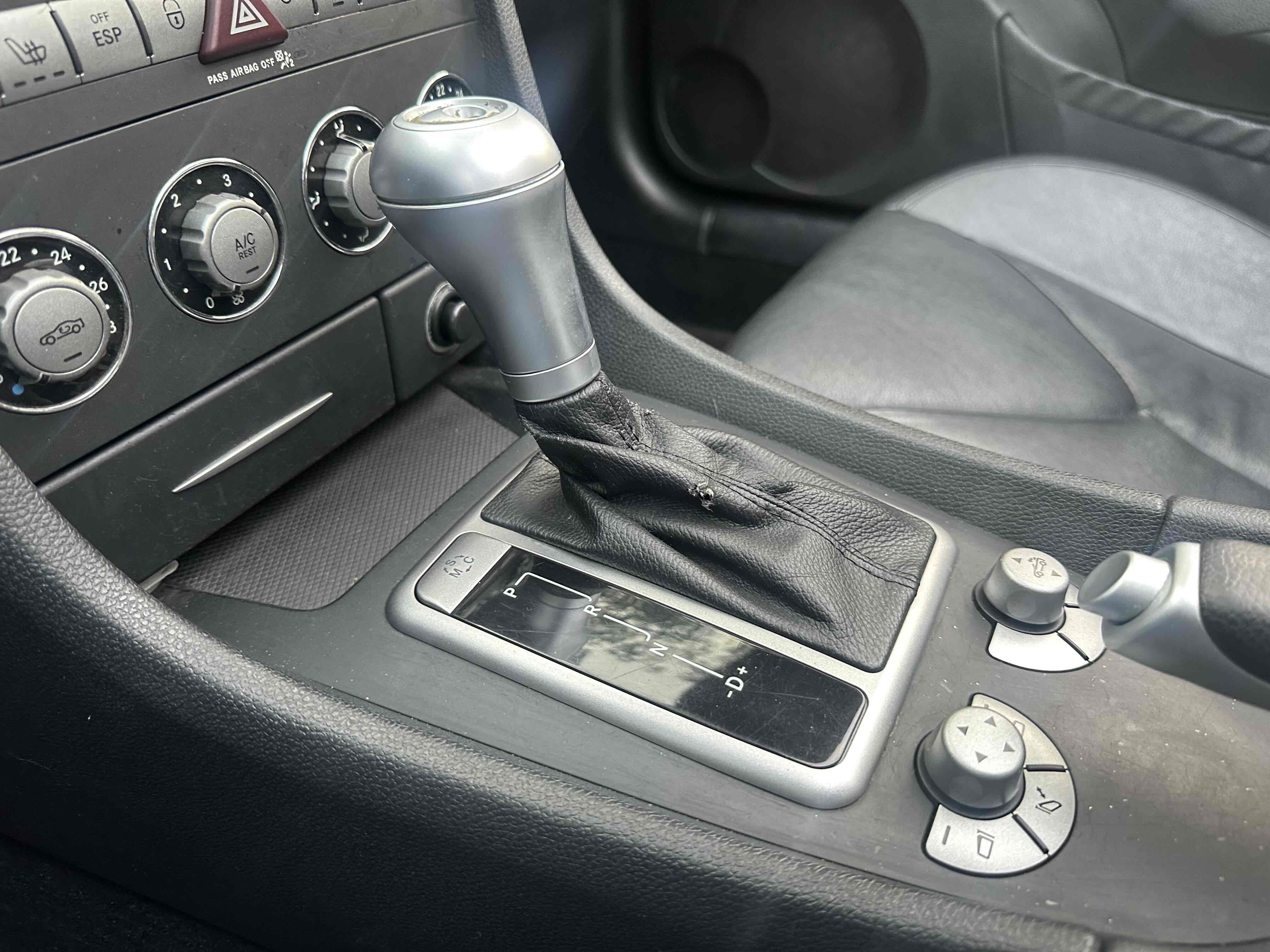 Mercedes-Benz CLK Class 2008 car image #16