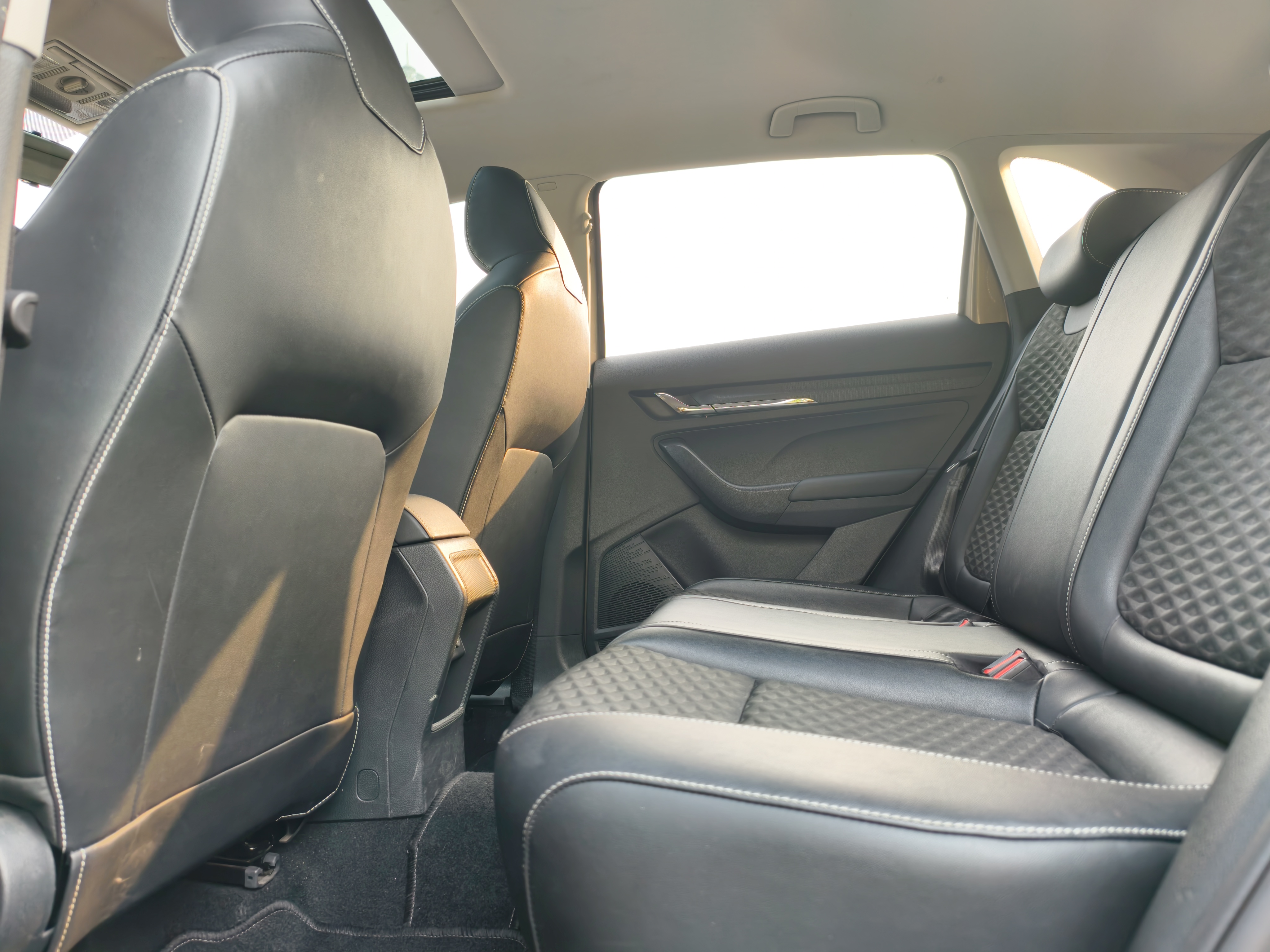 Skoda Kamiq 2020 imagem de carro #16