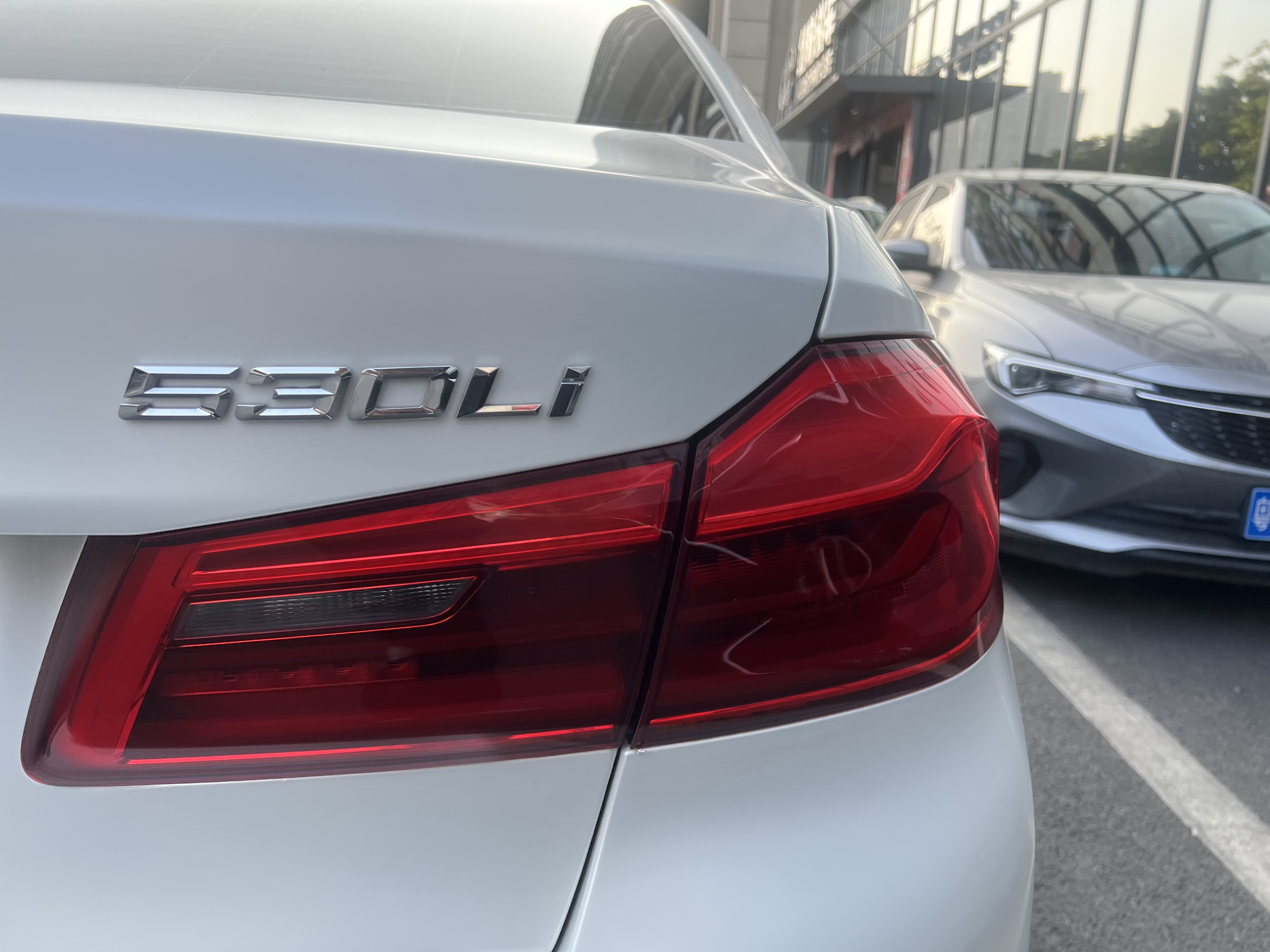 BMW 5 Series 2019 car image #16