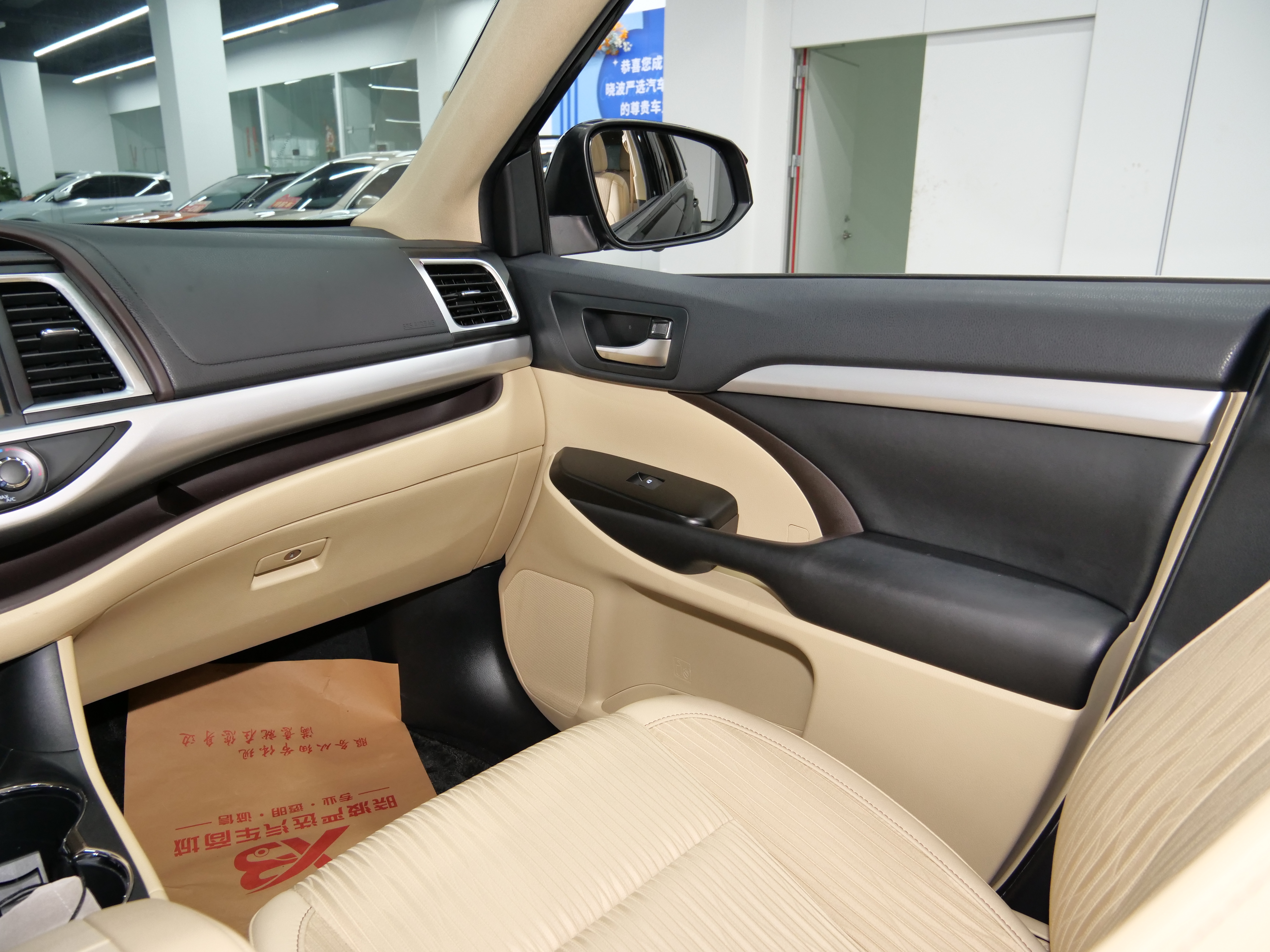 Toyota Highlander 2019 car image #16