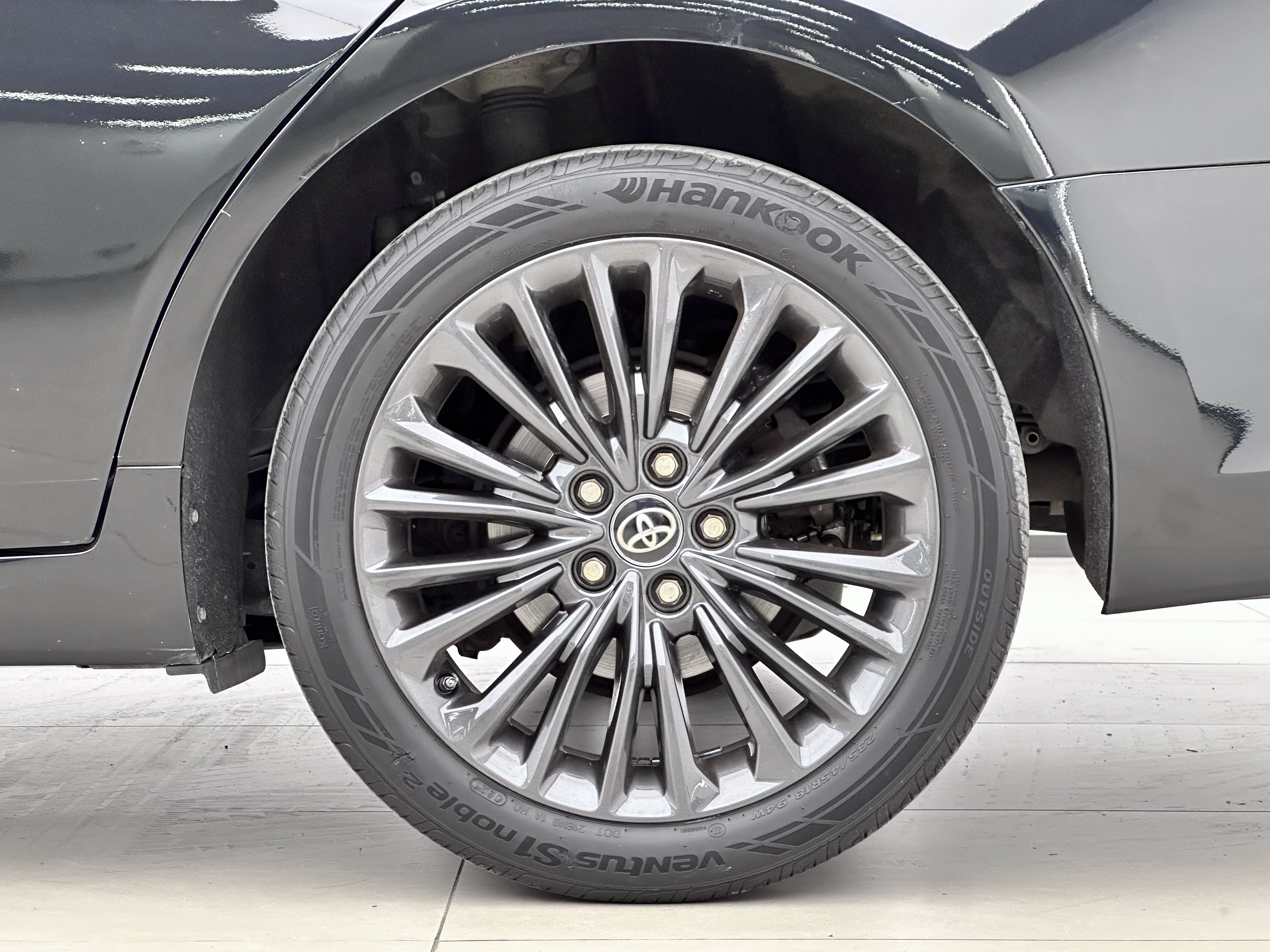 Toyota Avalon 2021 car image #16