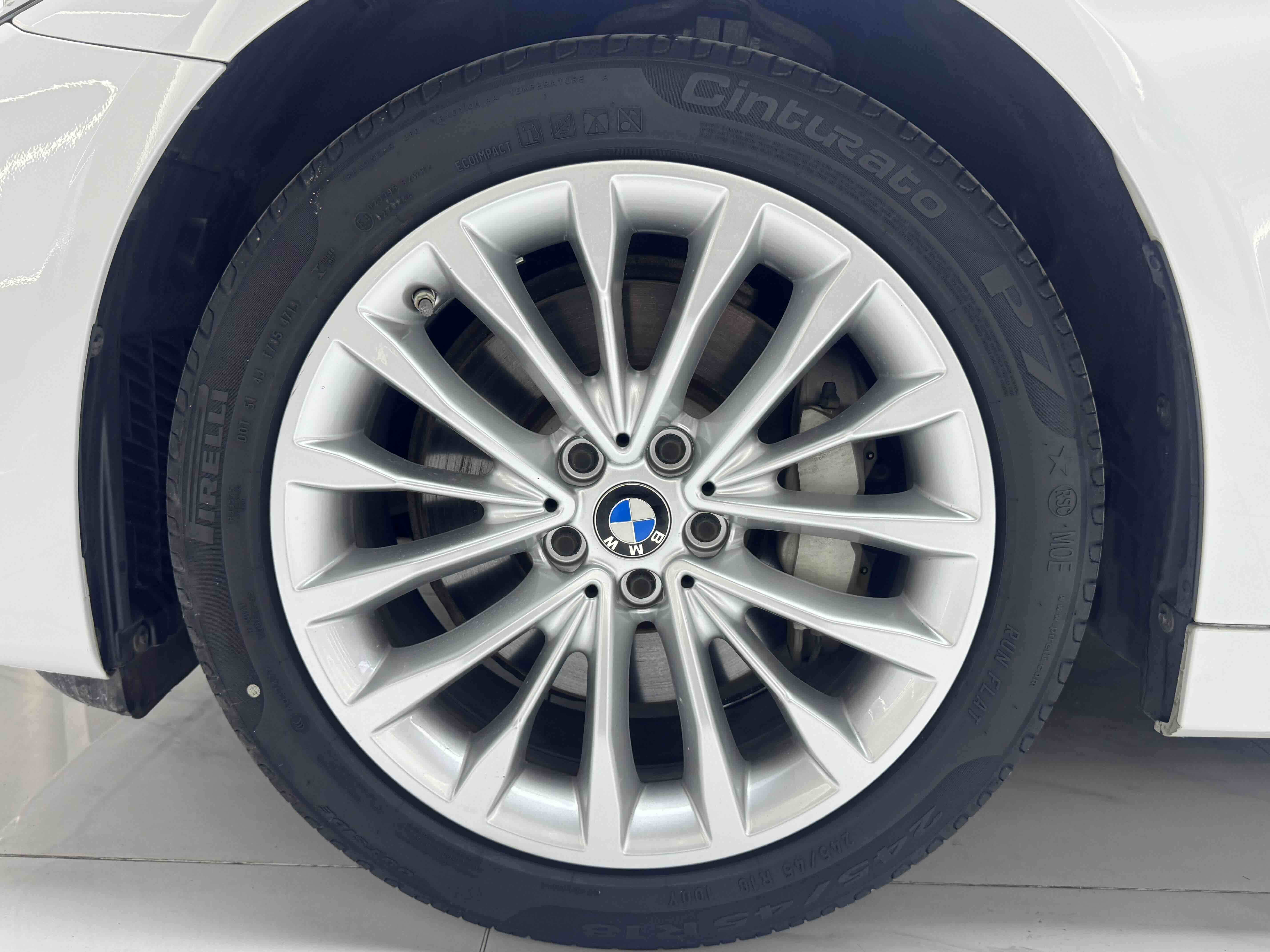 BMW 5 Series 2020 car image #16