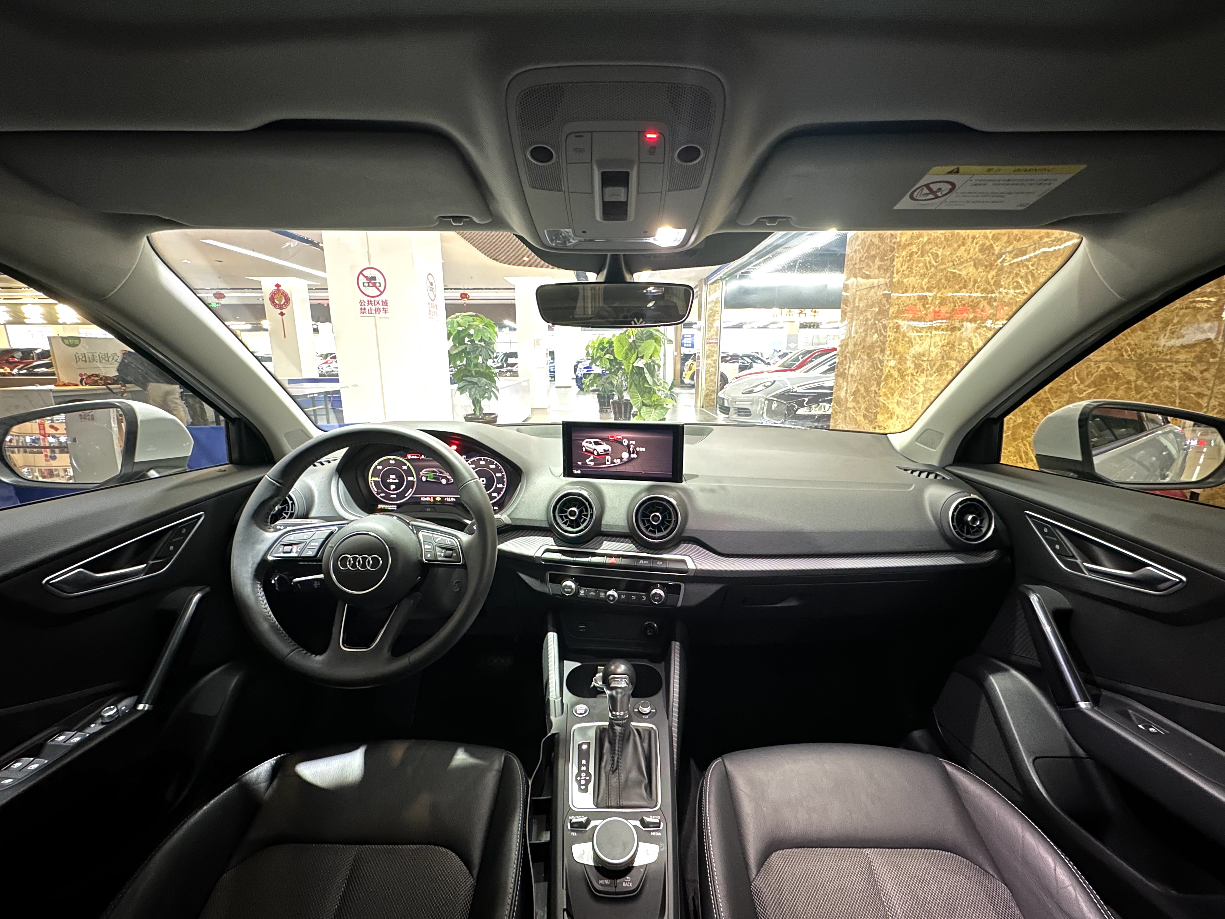 Audi Q2L e-tron 2021 imagen de coche #16