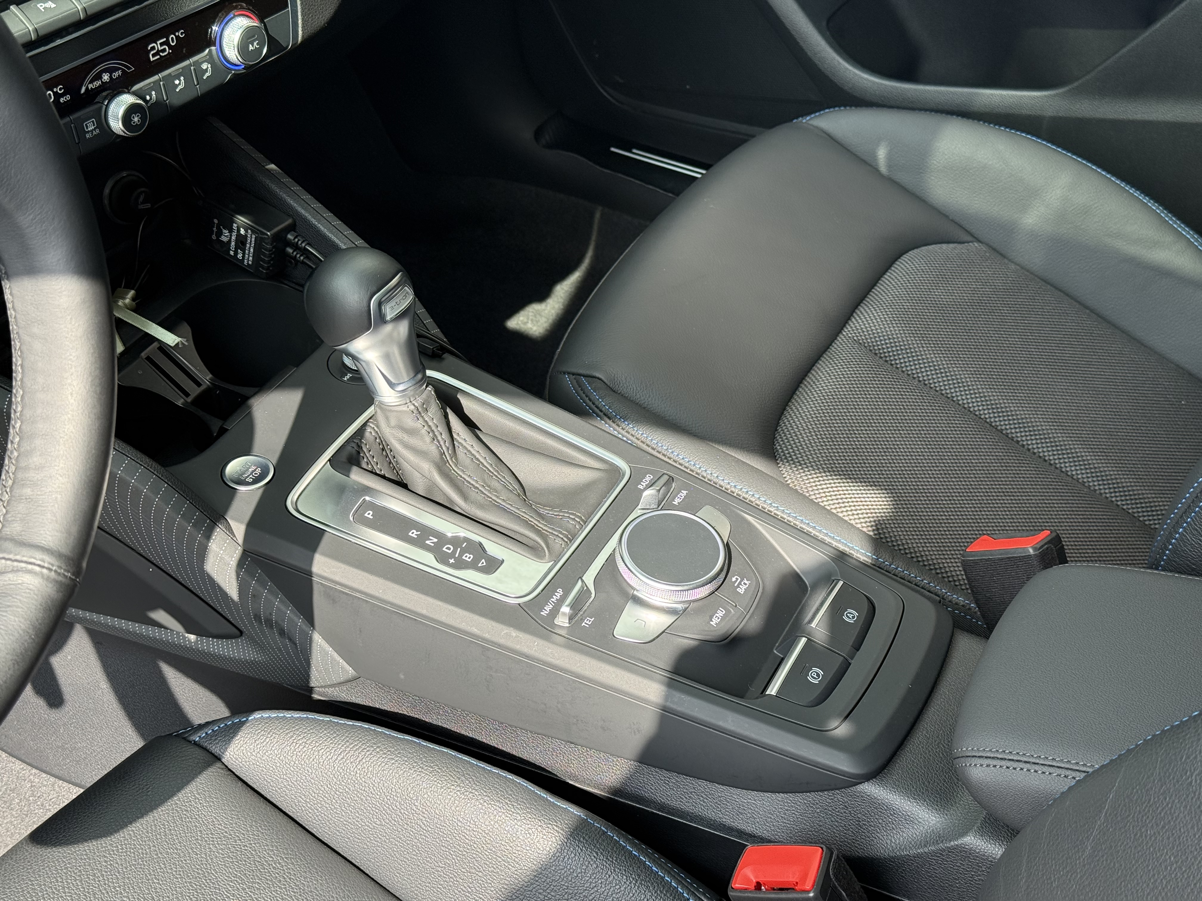Q2L e-tron 2021 car image #16