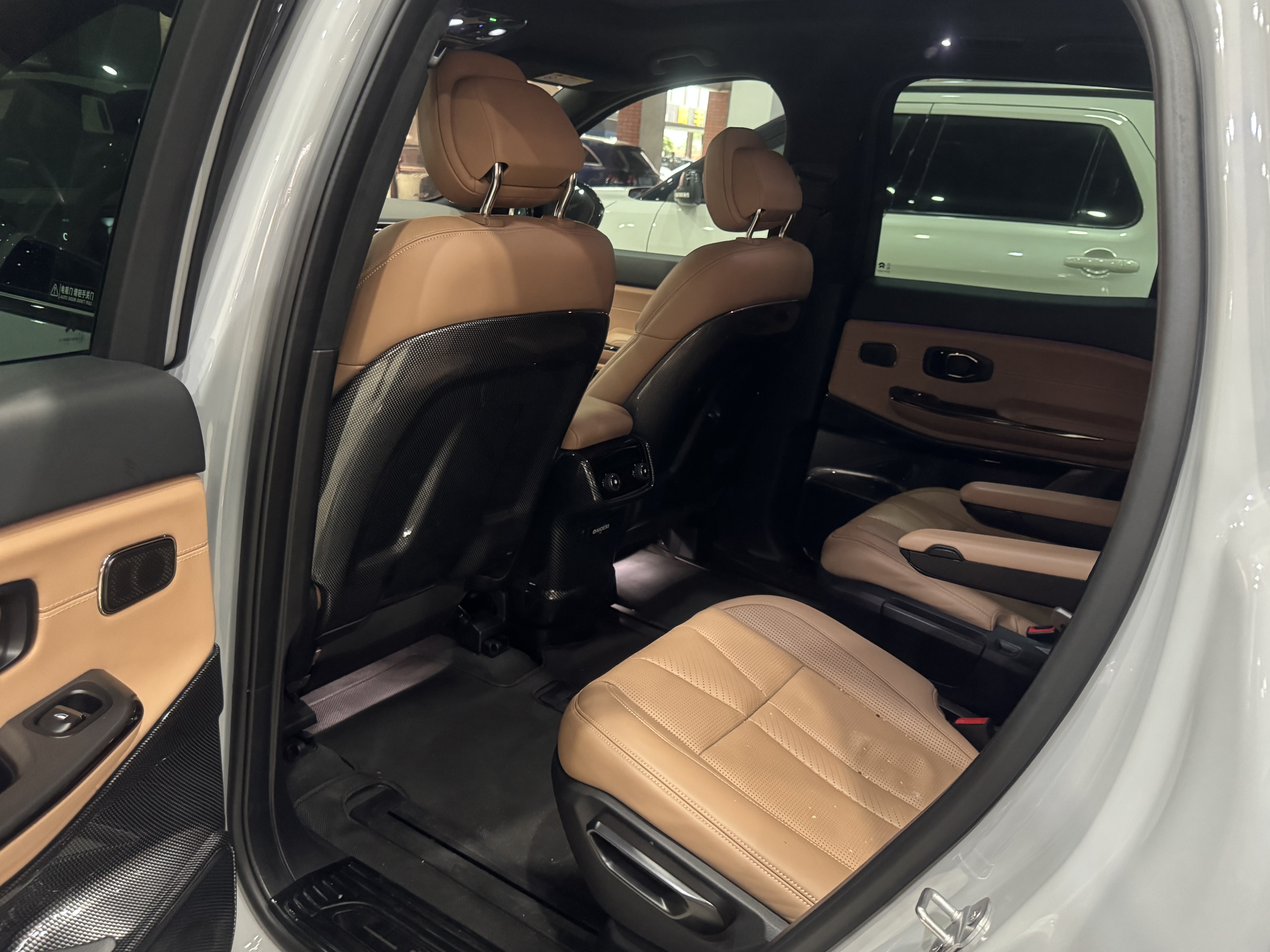 NIO ES8 2021 car image #16