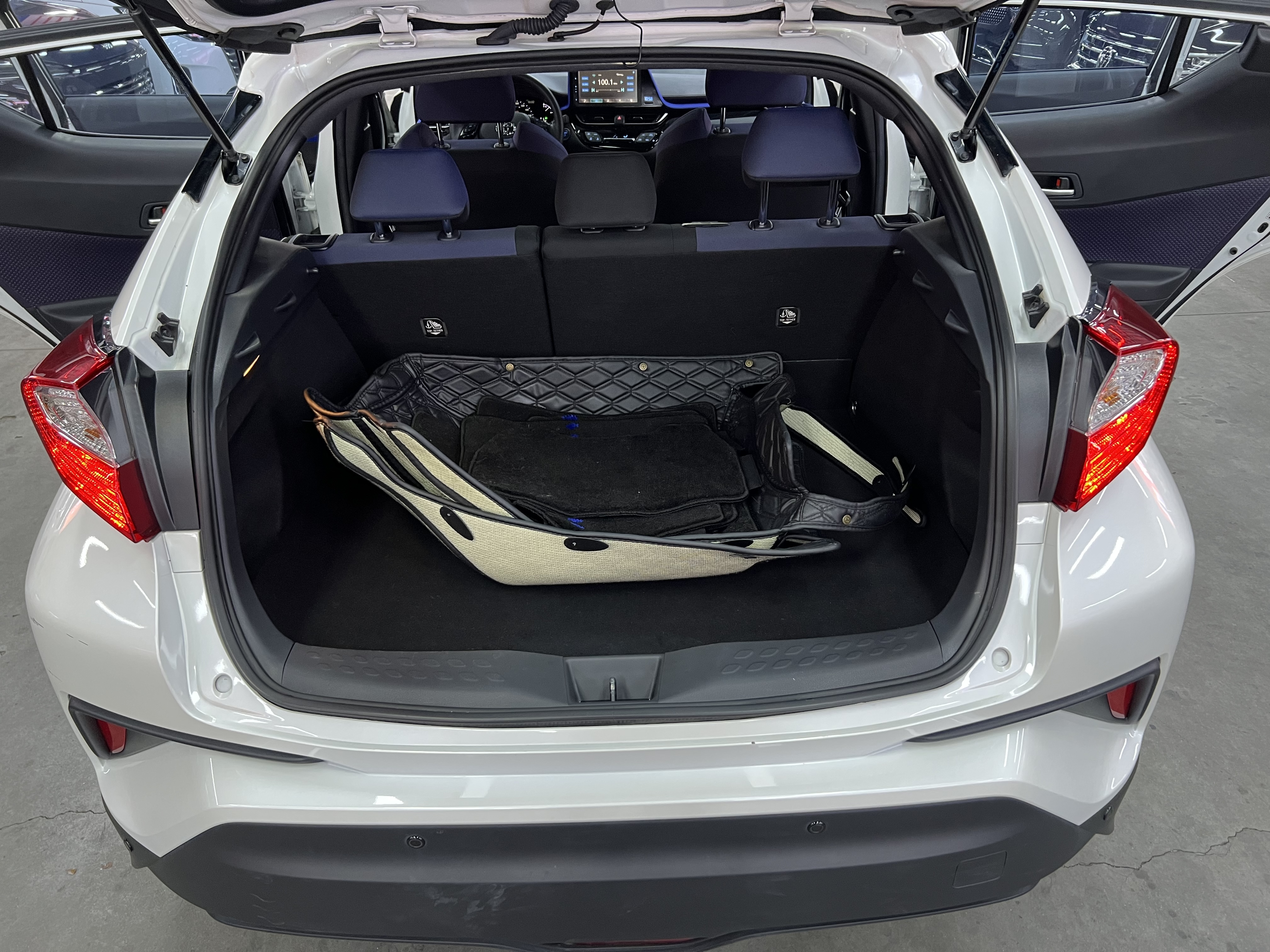 Toyota C-HR EV 2021 immagine di auto #16