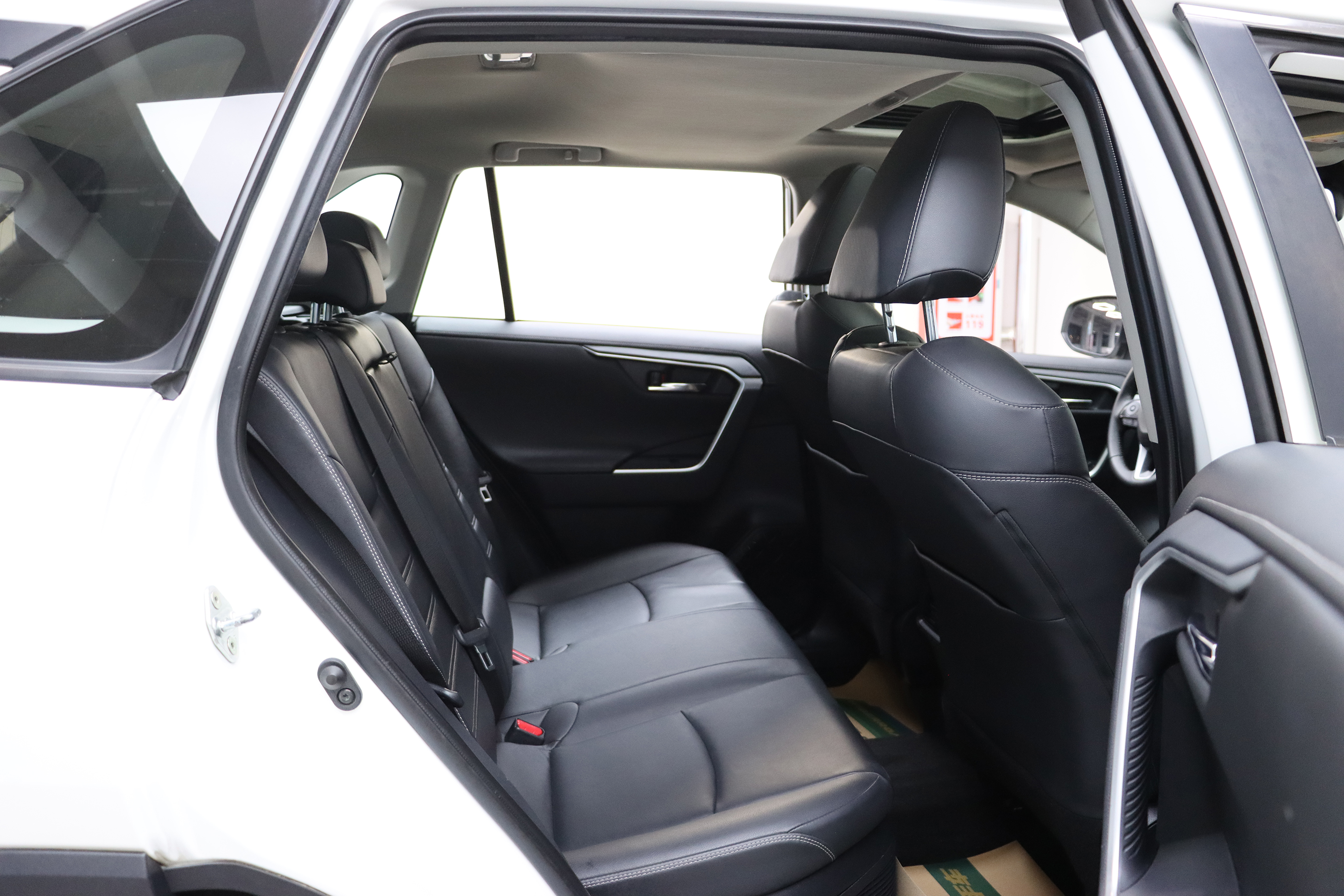 Toyota RAV4 2020 car image #16