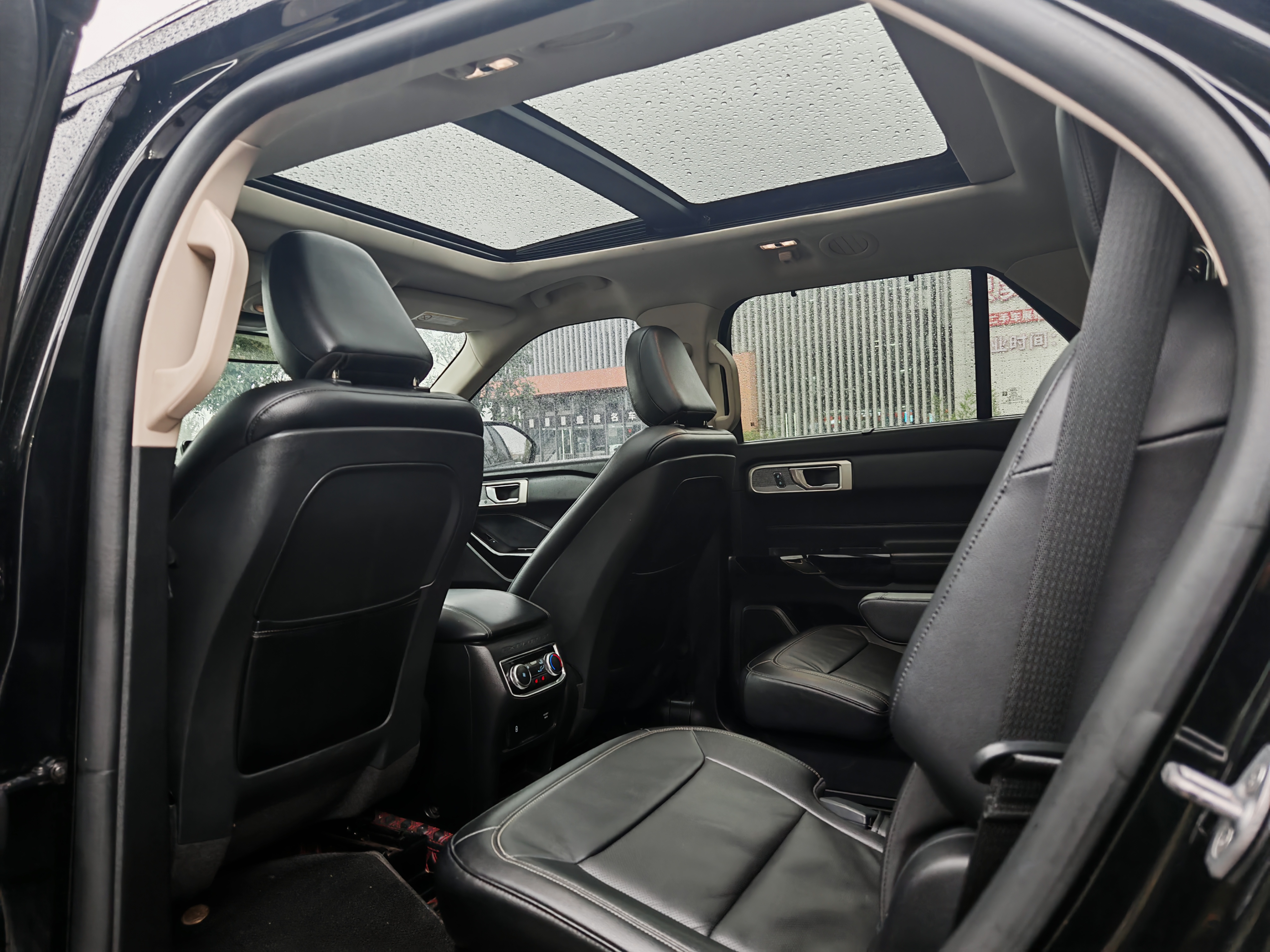 Ford Explorer 2021 car image #16