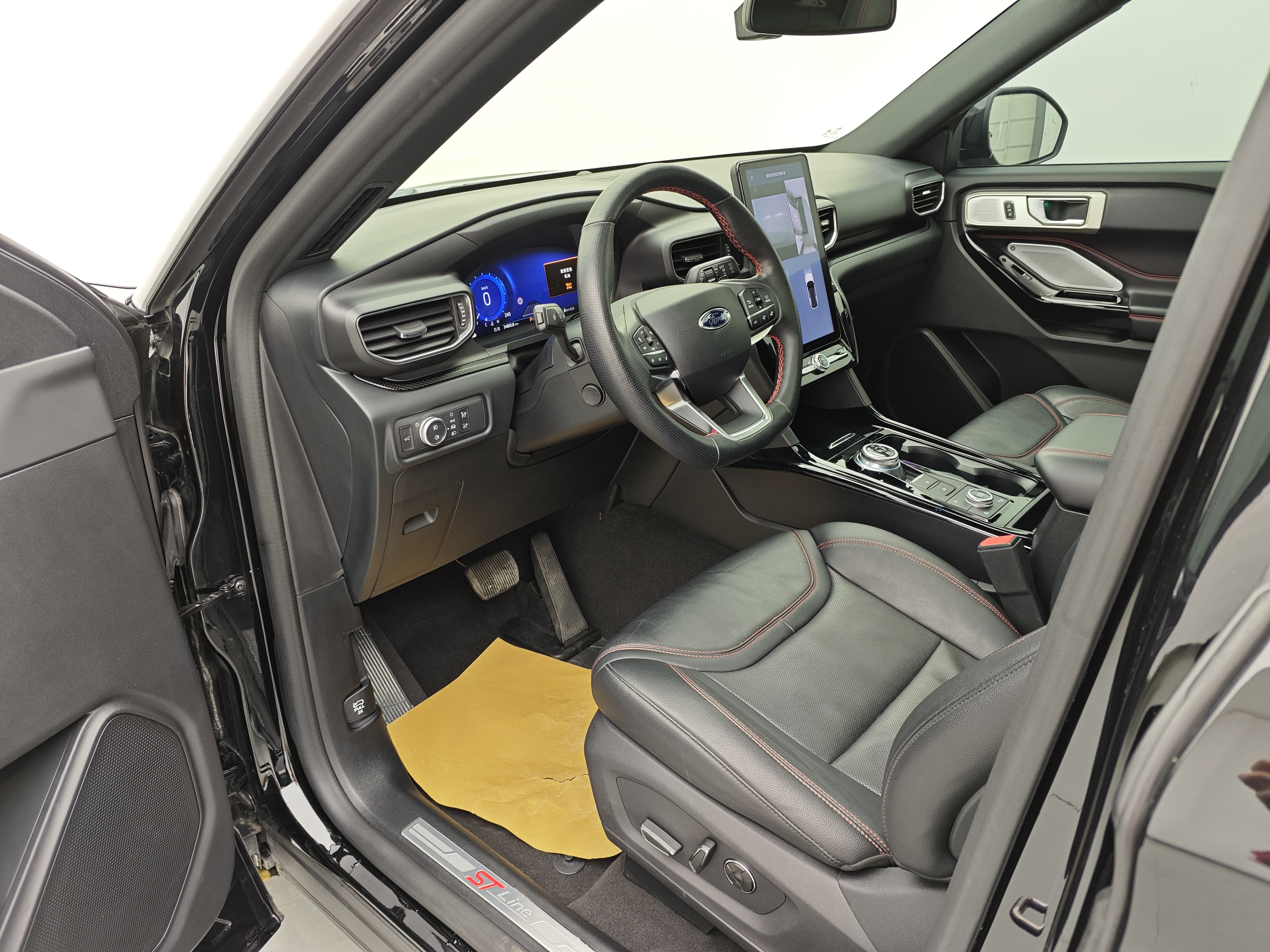 Ford Explorer 2021 car image #16