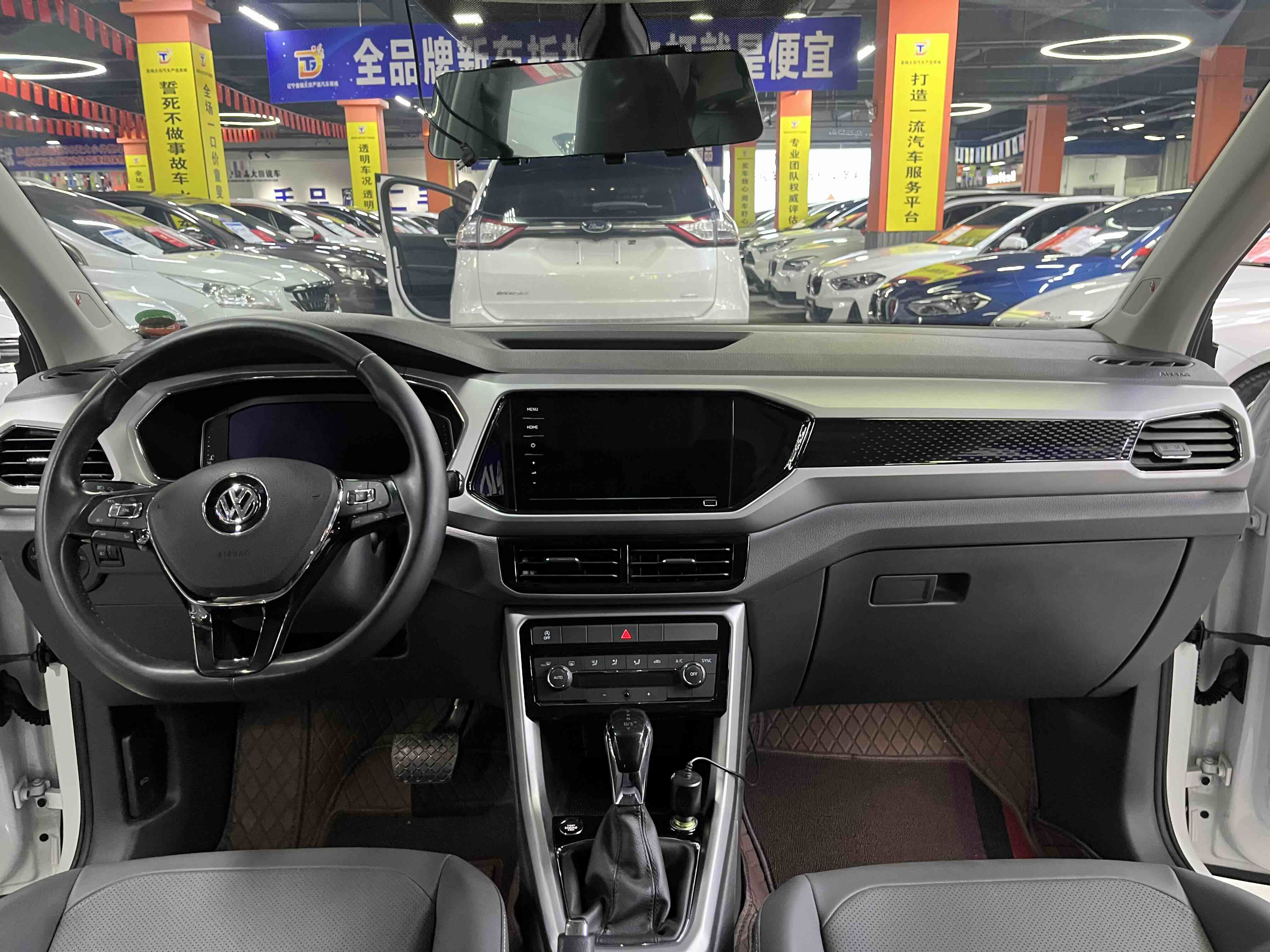 Volkswagen T-Cross 2020 #16 Volkswagen T-Cross 2020 car image #16